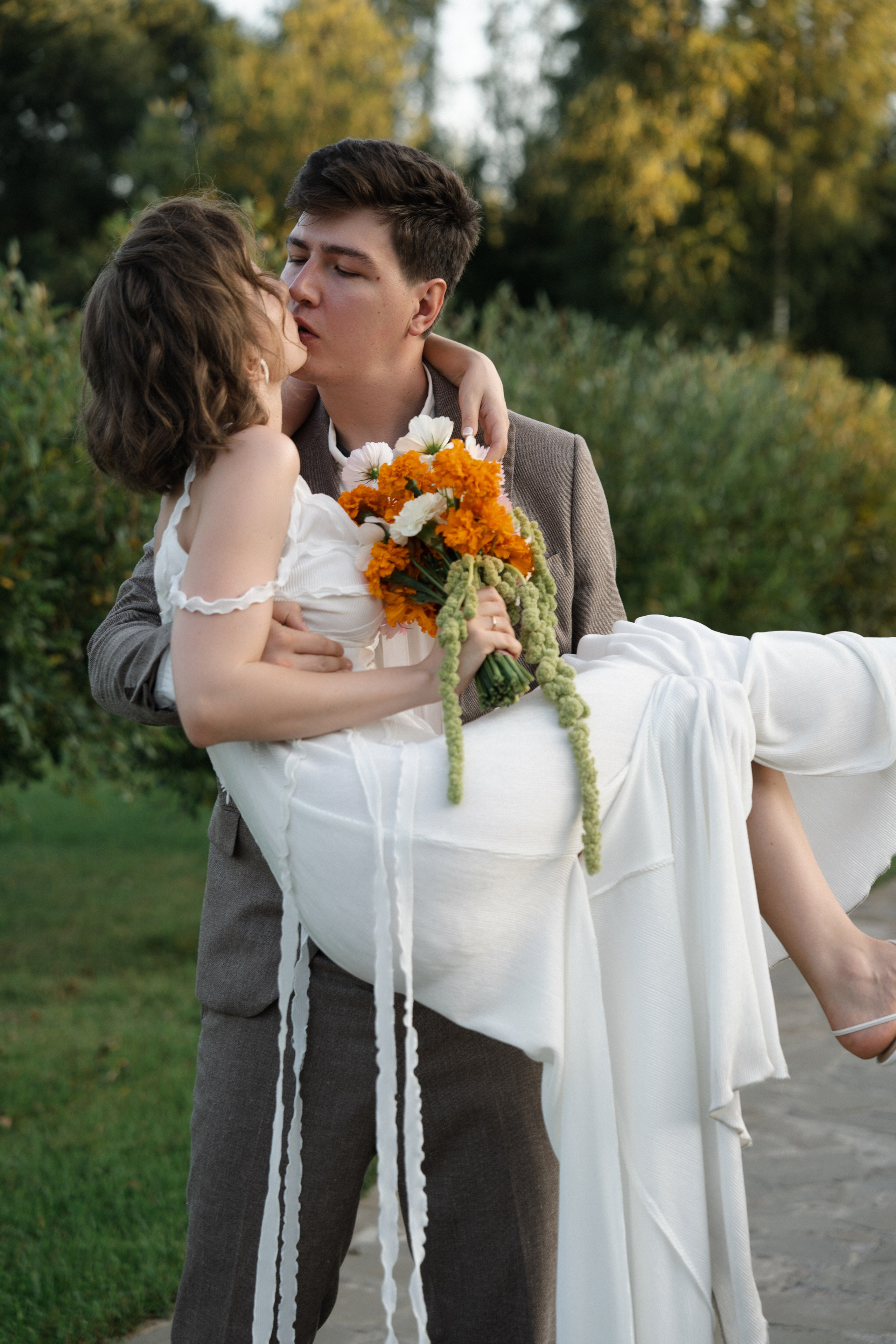 Арина & Иван. Камерная свадьба на природе в стиле в расслабленном стиле. Свадебный фотограф организатор в Санкт-Петербурге Ассоль Опарина