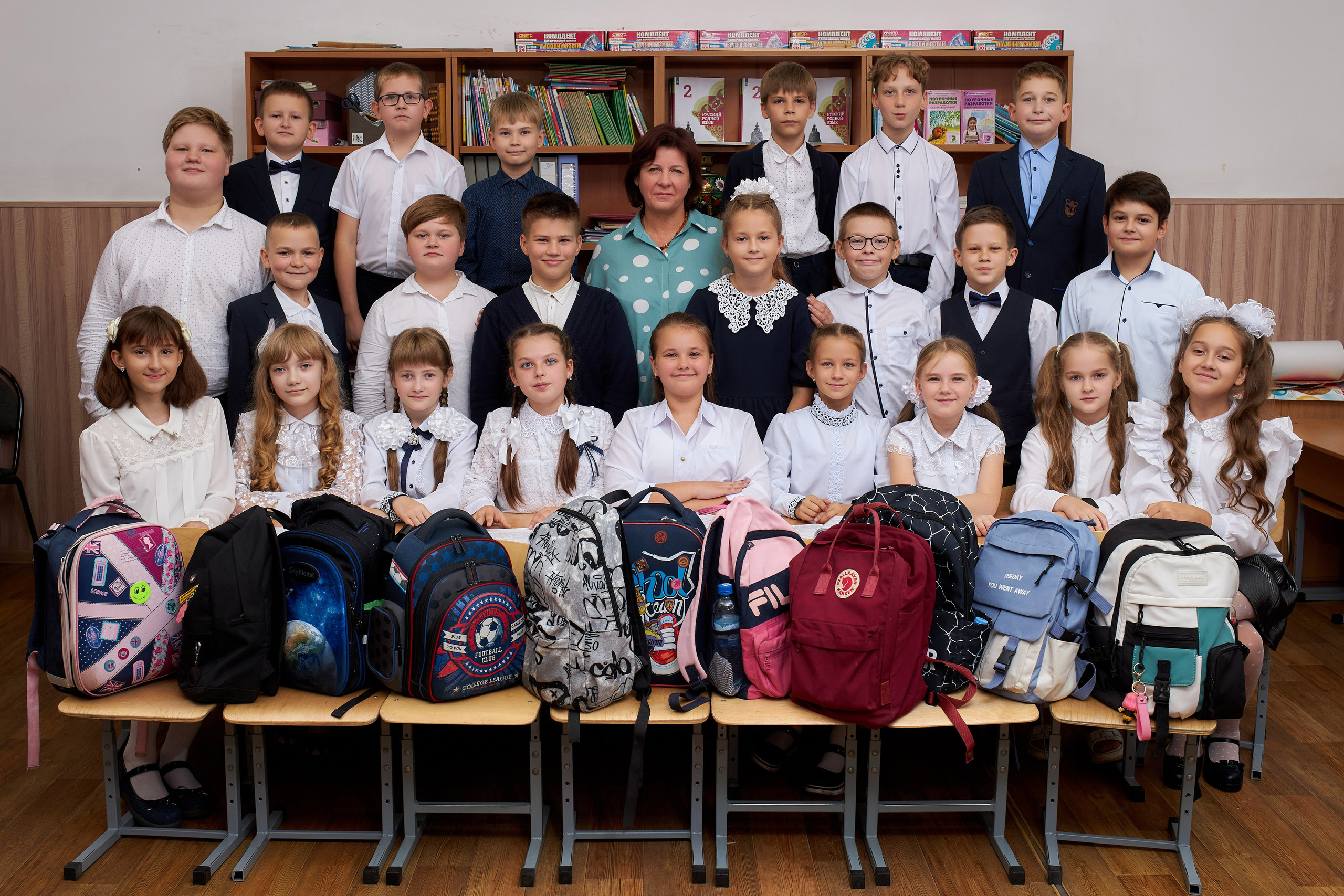 Для средней школы. Школьный фотограф Леонова Наталия