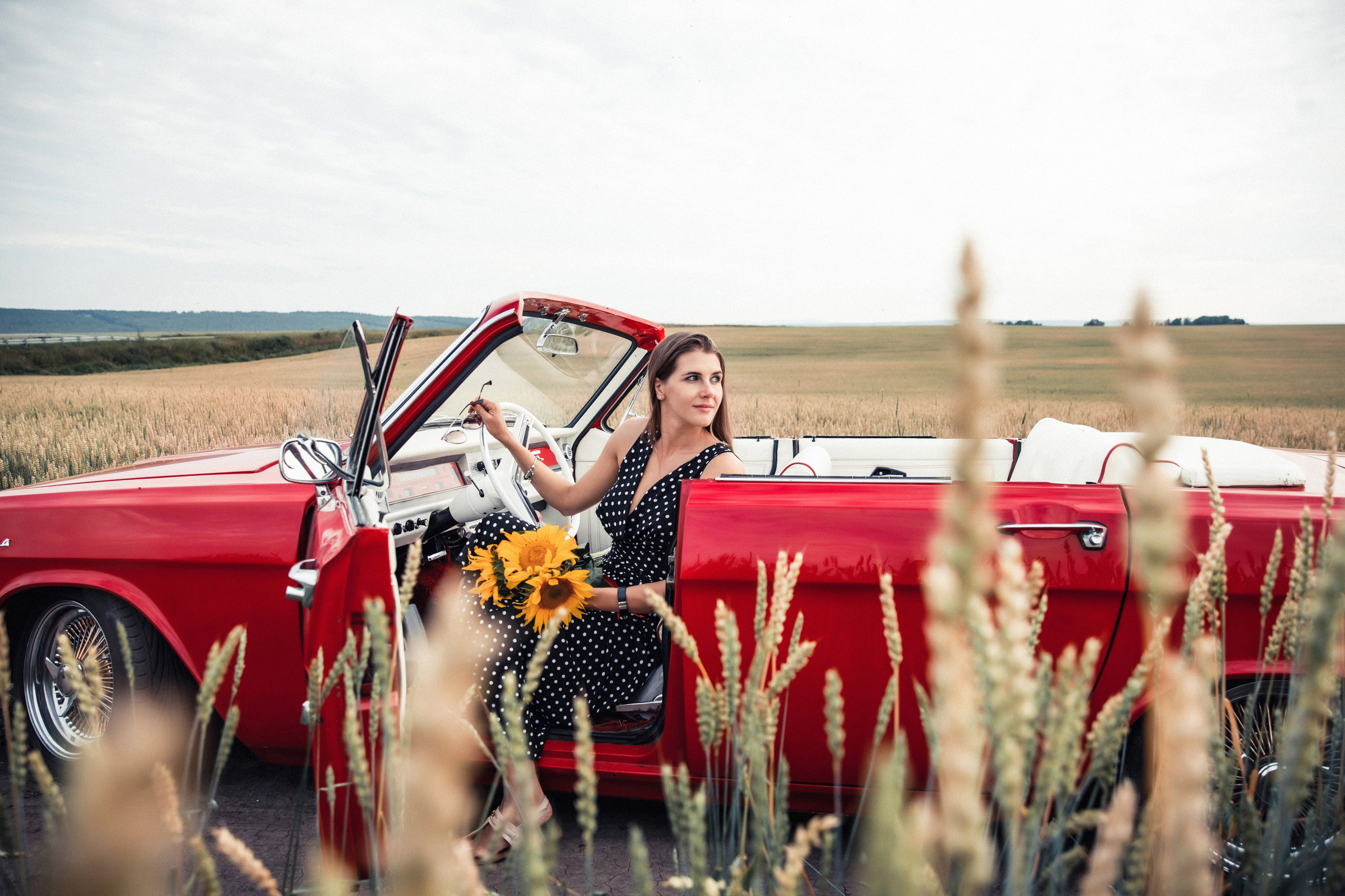 Field, cabriolet «Volga» and love. Главная