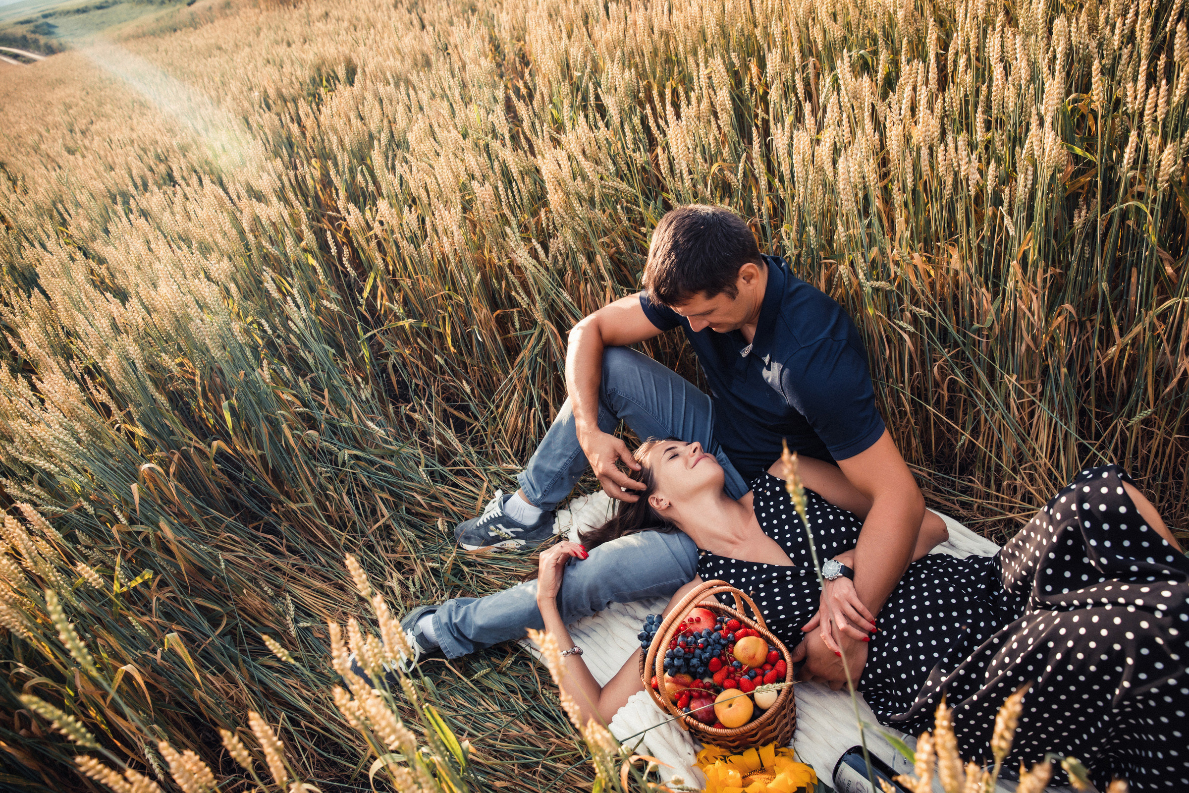 Field, cabriolet «Volga» and love. Главная