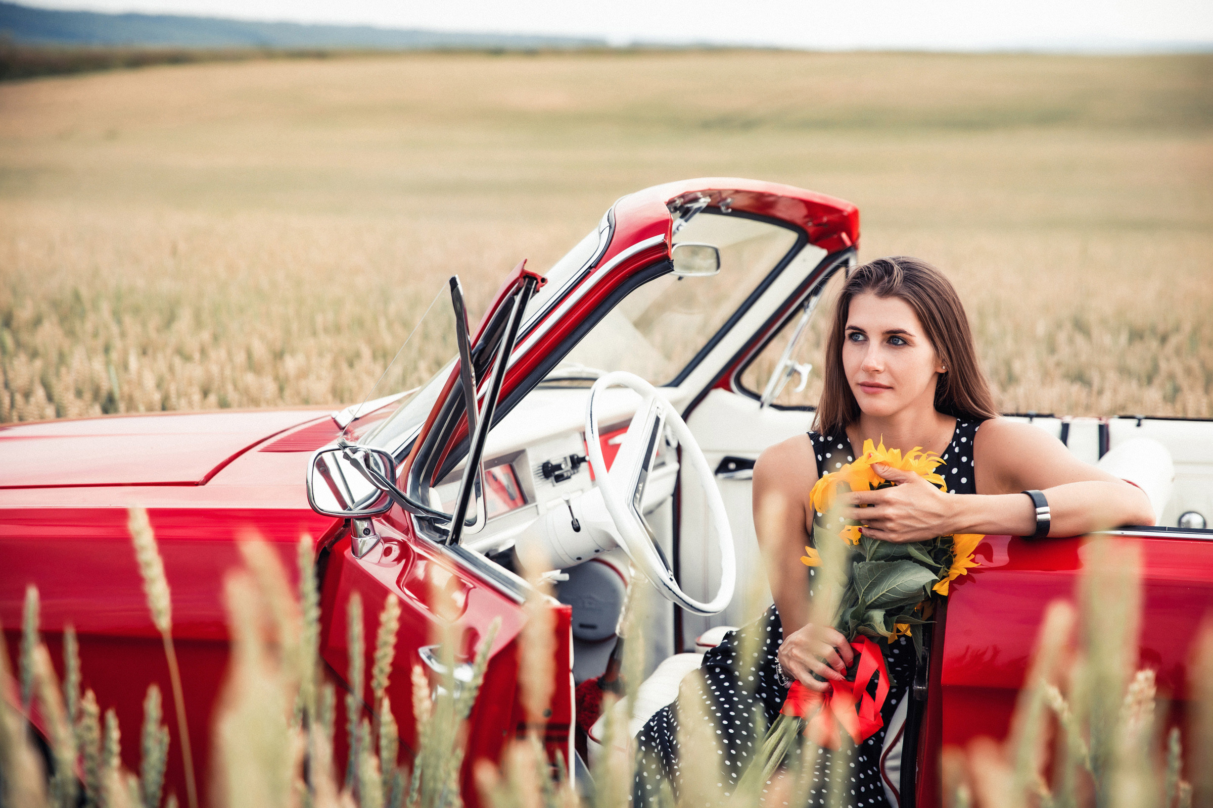 Field, cabriolet «Volga» and love. Главная