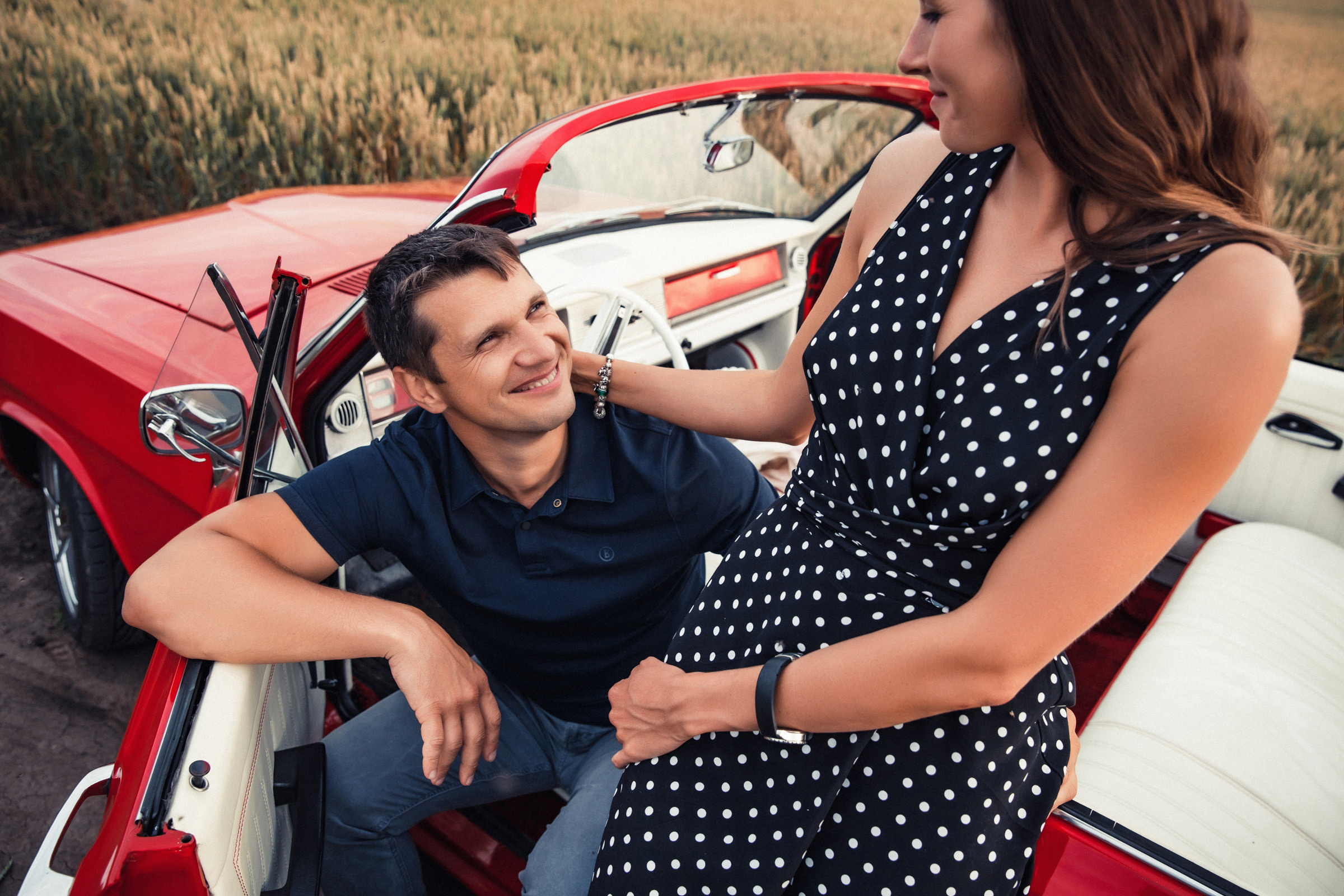 Field, cabriolet «Volga» and love. Главная