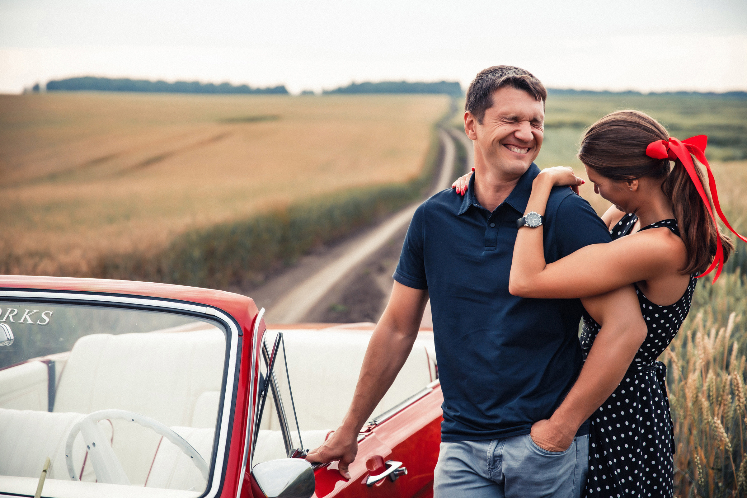 Field, cabriolet «Volga» and love. Главная