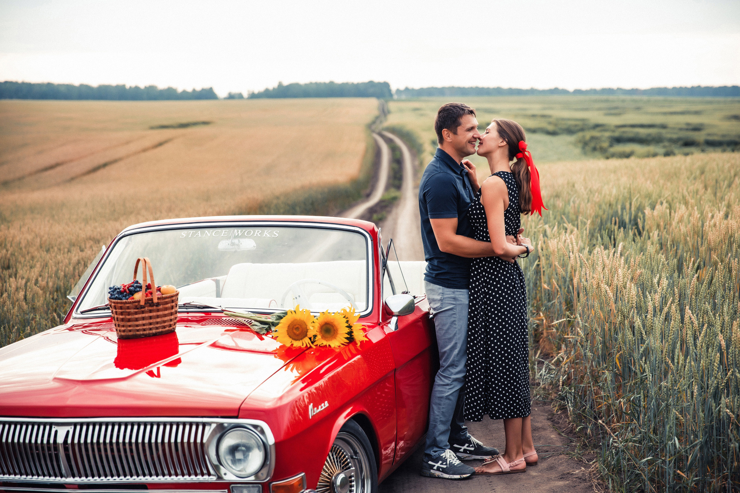 Field, cabriolet «Volga» and love. Главная