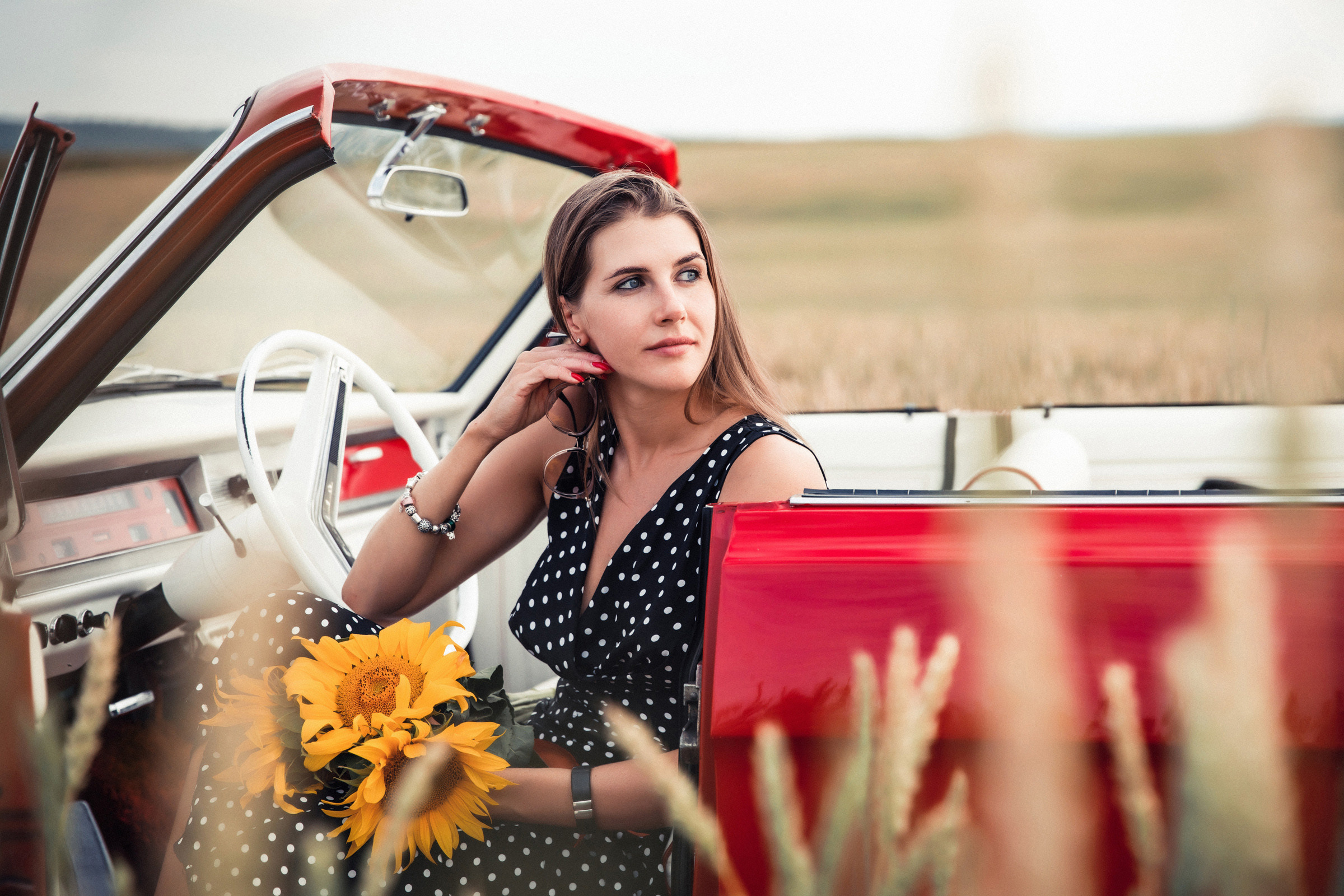 Field, cabriolet «Volga» and love. Главная