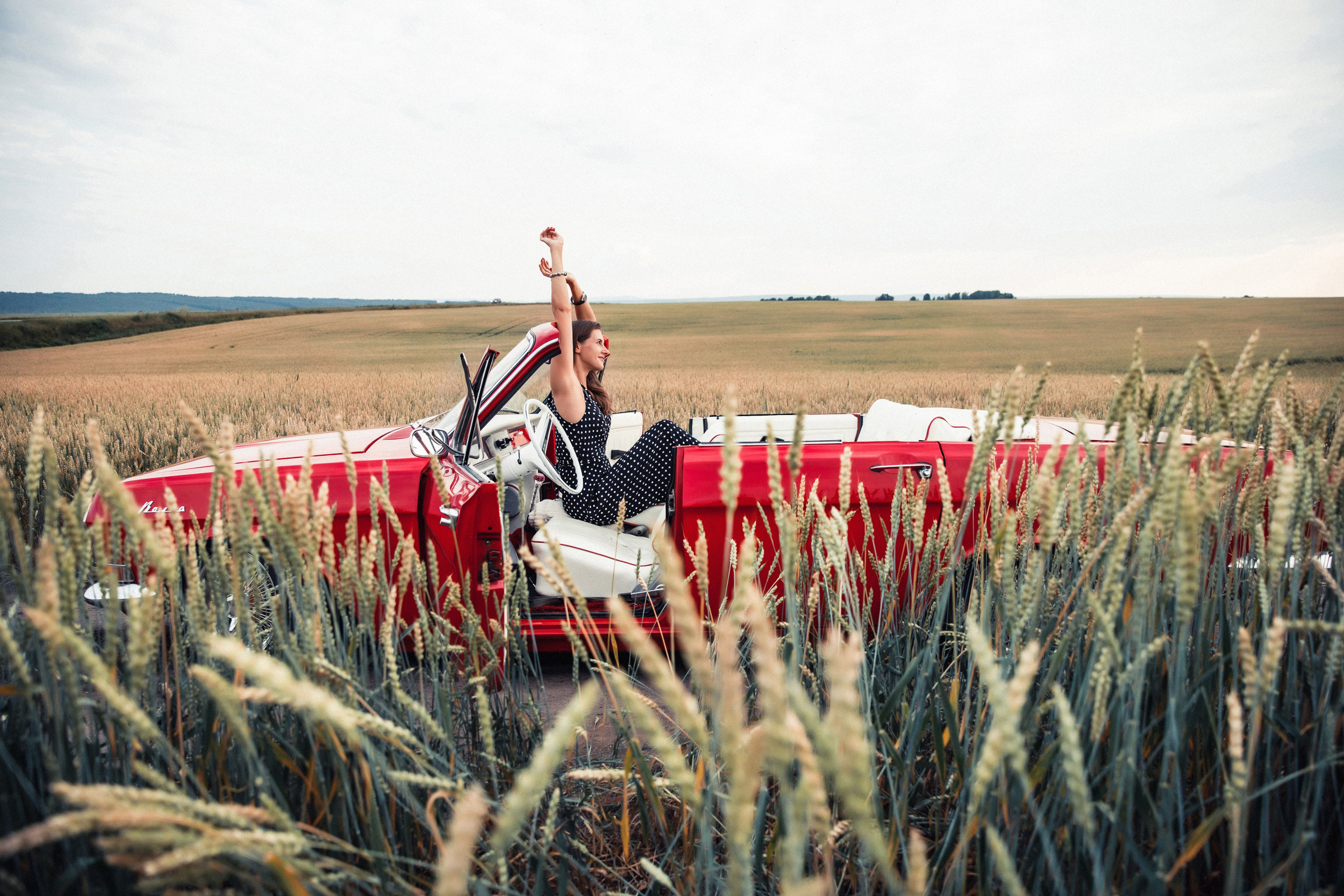Field, cabriolet «Volga» and love. Главная
