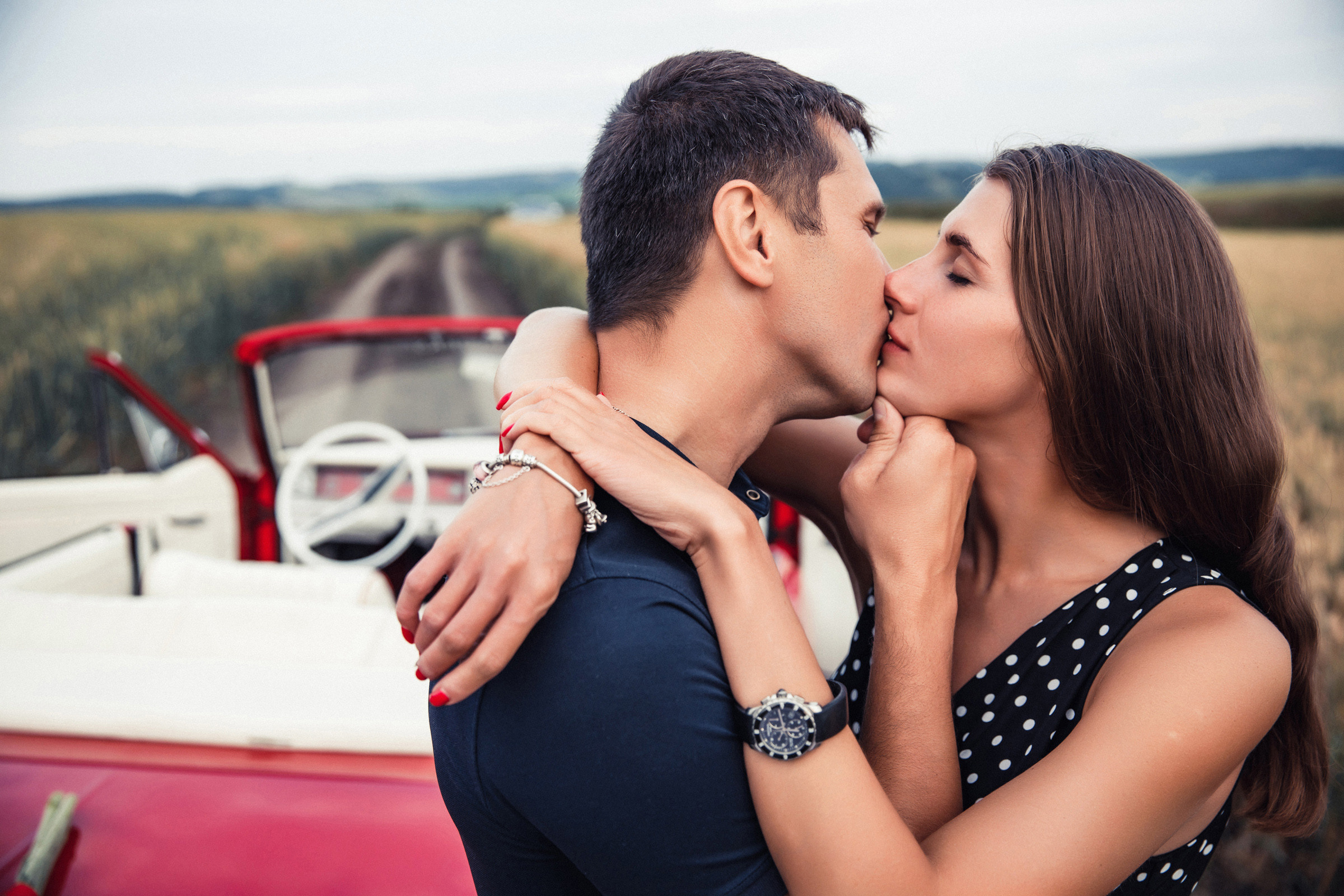 Field, cabriolet «Volga» and love. Главная