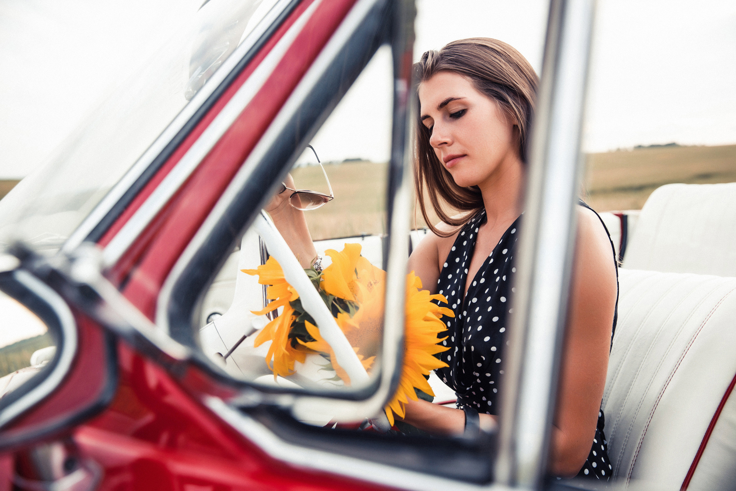 Field, cabriolet «Volga» and love. Главная