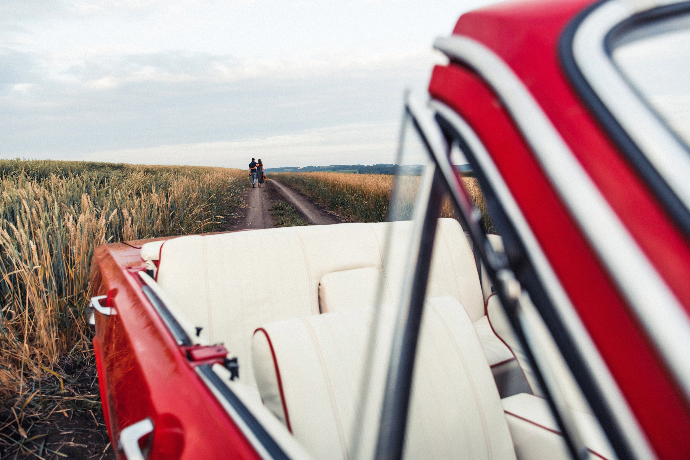 Field, cabriolet «Volga» and love. Главная