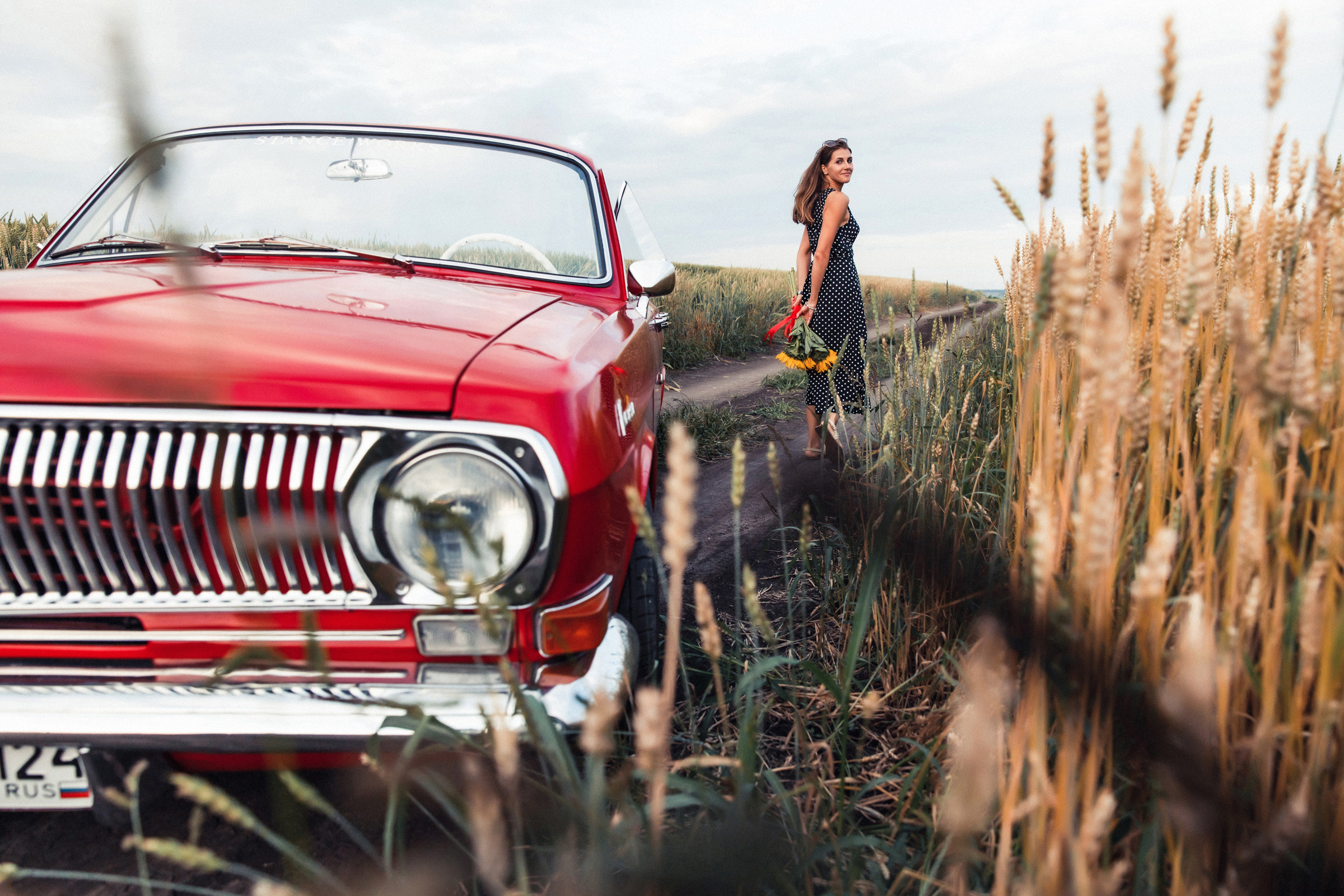 Field, cabriolet «Volga» and love. Главная