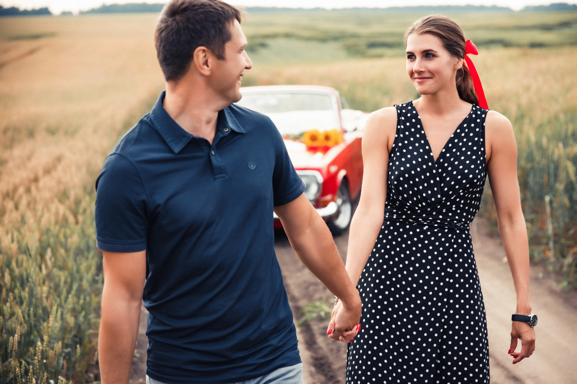 Field, cabriolet «Volga» and love. Главная