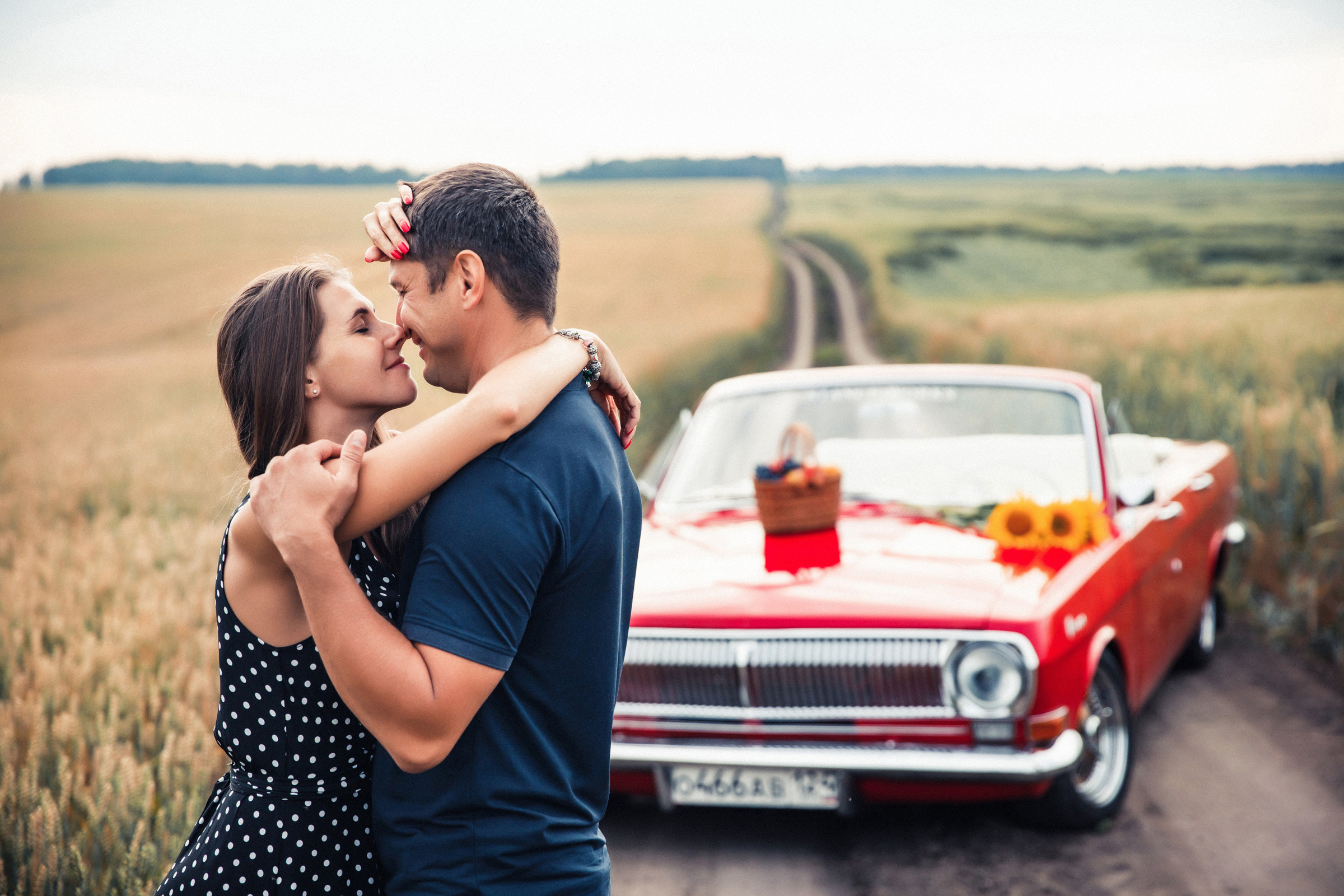 Field, cabriolet «Volga» and love. Главная