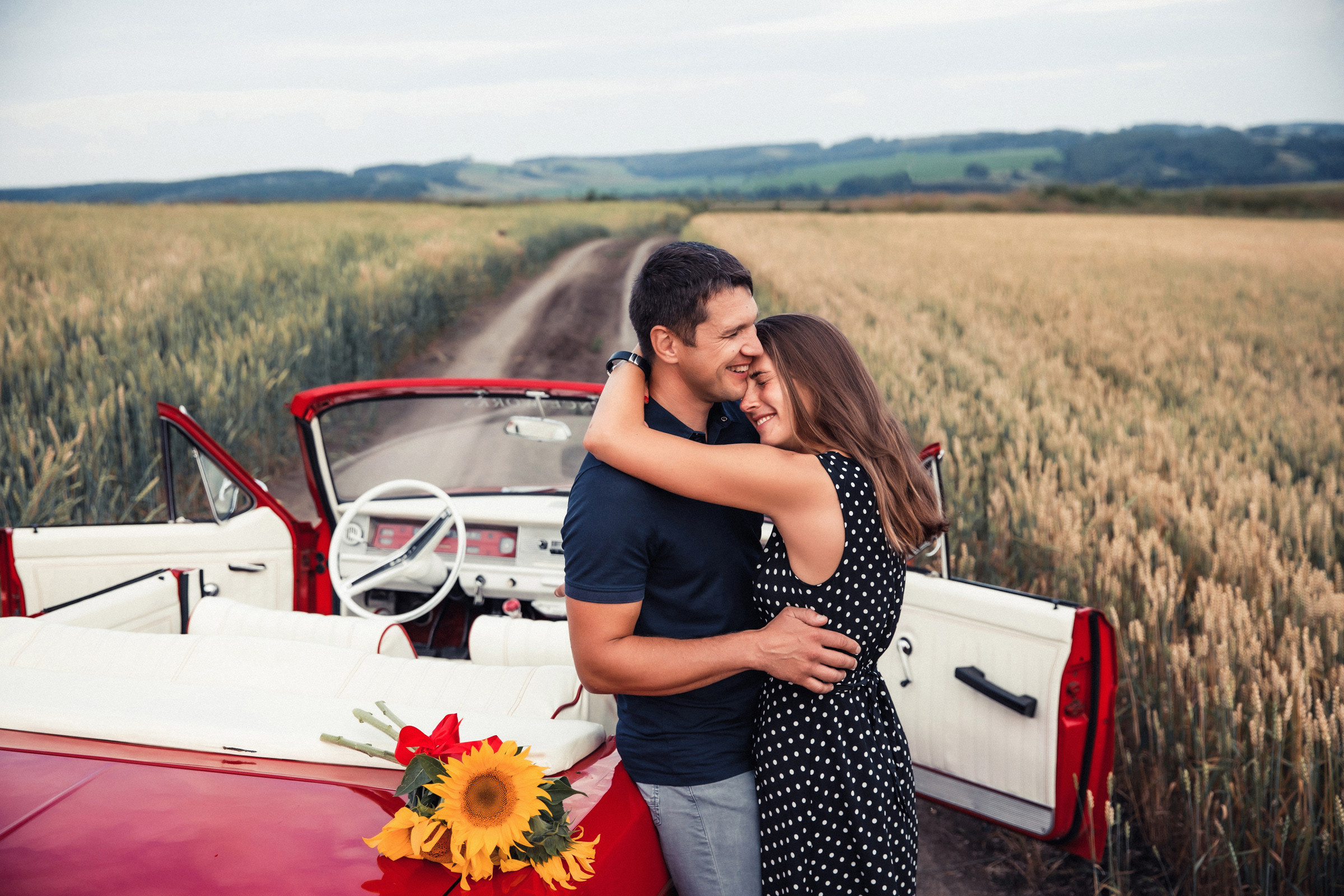 Field, cabriolet «Volga» and love. Главная