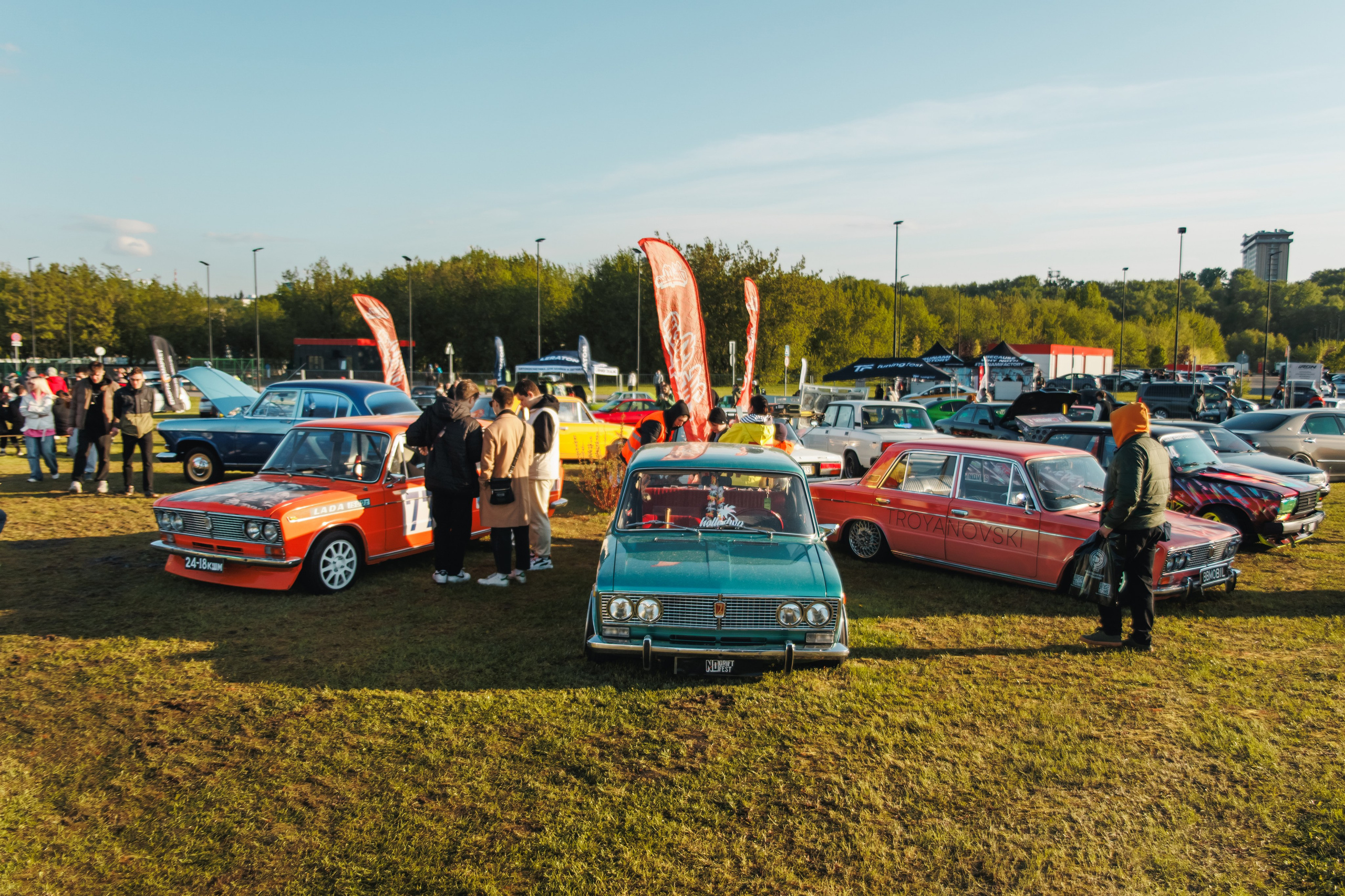Выставка и дрифт машин. Репортажный фотограф. Москва. Алина Ланская