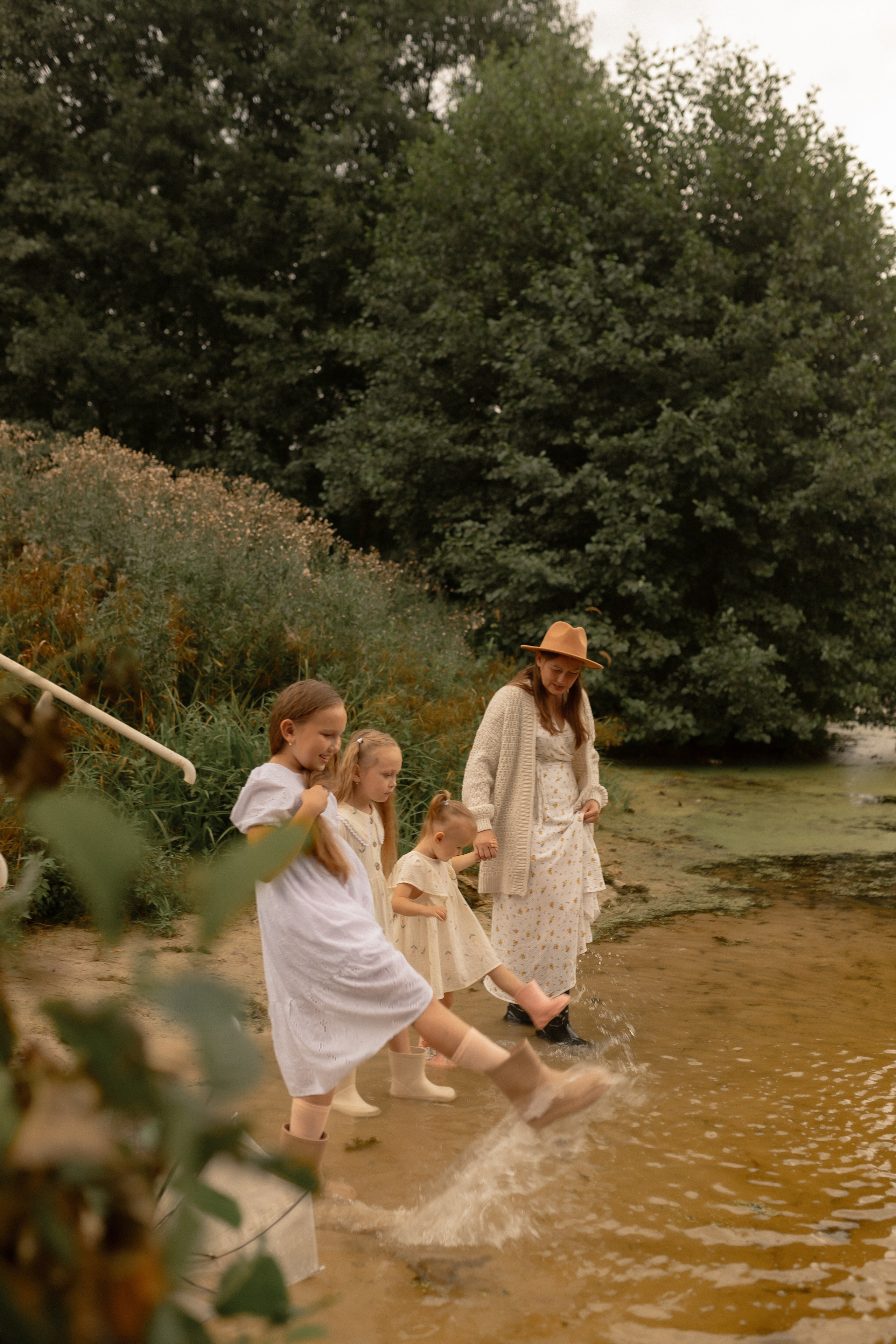 Мама Алина, Маша, Дина и Анечка. Фотограф Татьяна Семенова