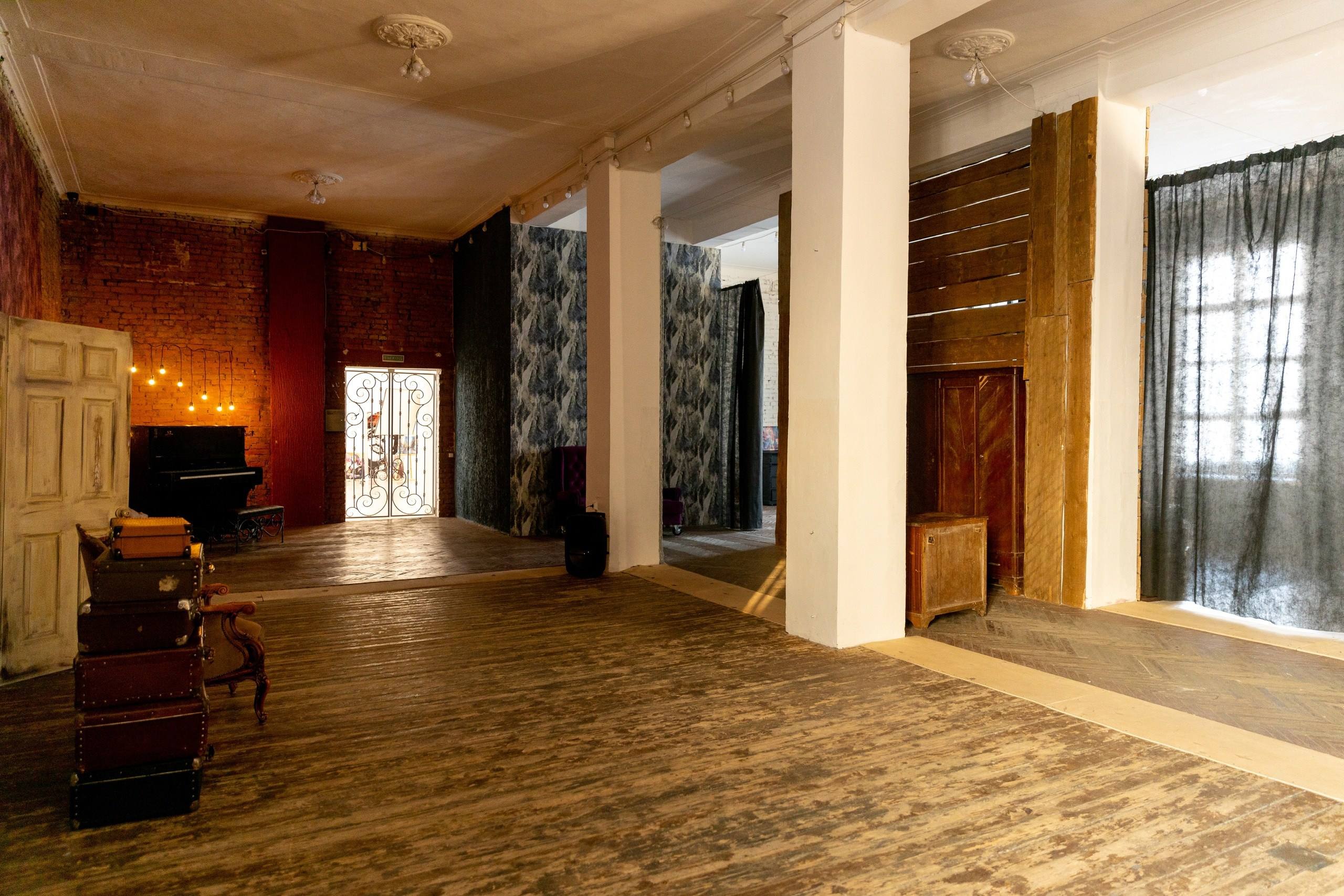 Зал «Кирпичный» 110 м²