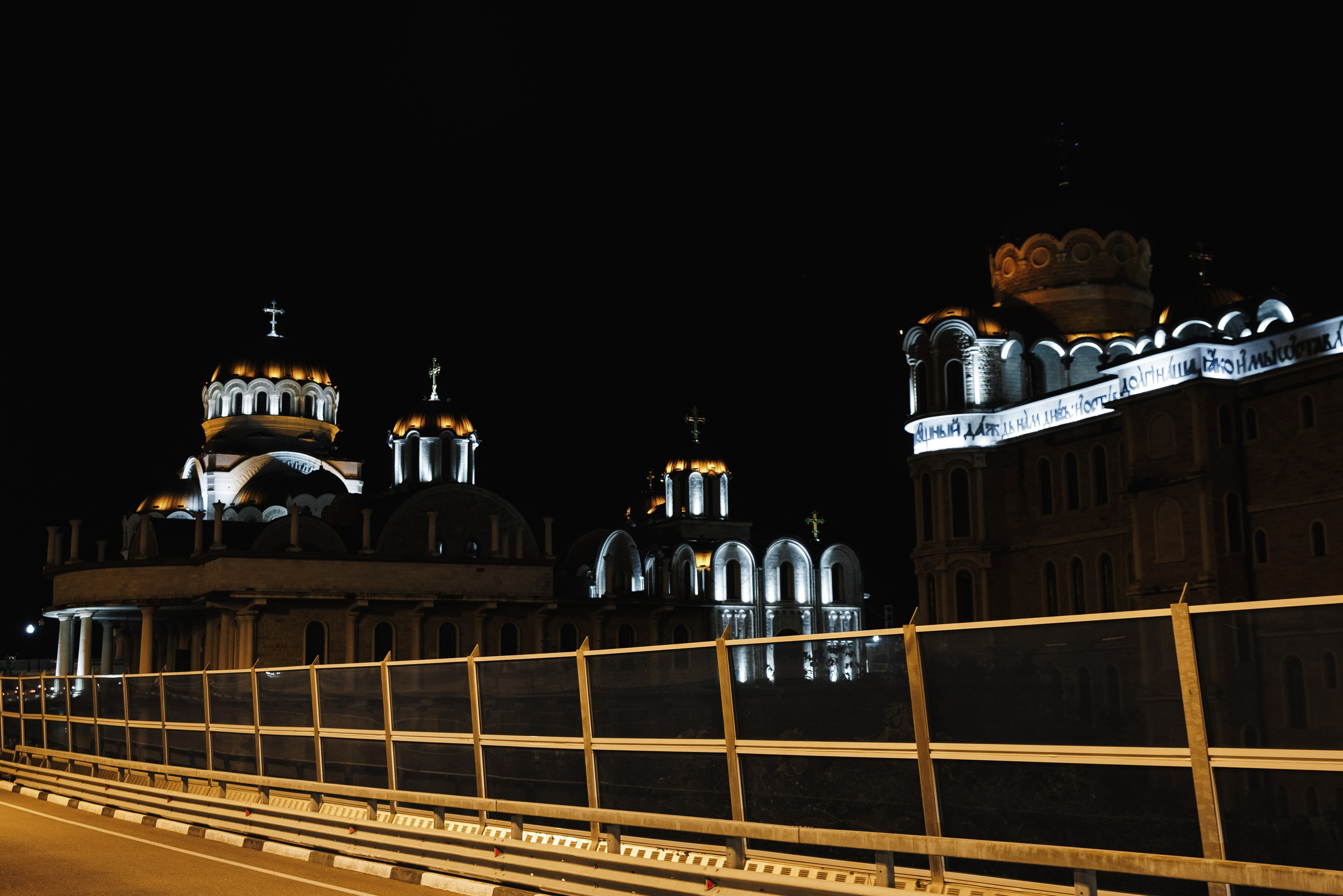 Храм Христа спасителя в Сочи. Семейный фотограф на крещение и венчание