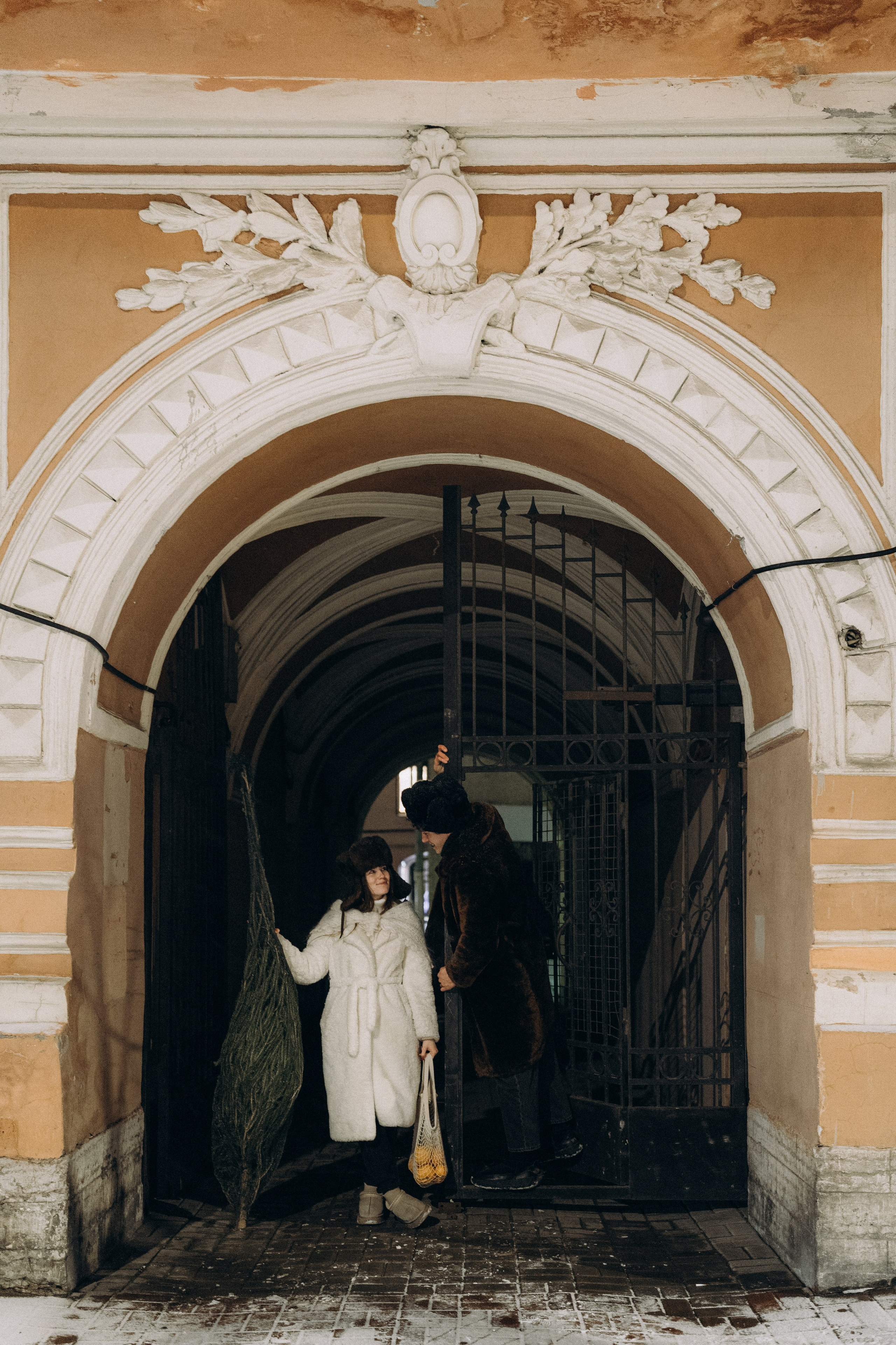 НОВОГОДНЯЯ ПРОГУЛКА ПАРЫ ПО ЧЕРНЫШЕВСКОЙ ПЕРЕД НОВЫМ ГОДОМ. Профессиональный фотограф, Санкт-Петербург — Виктория Богомолова