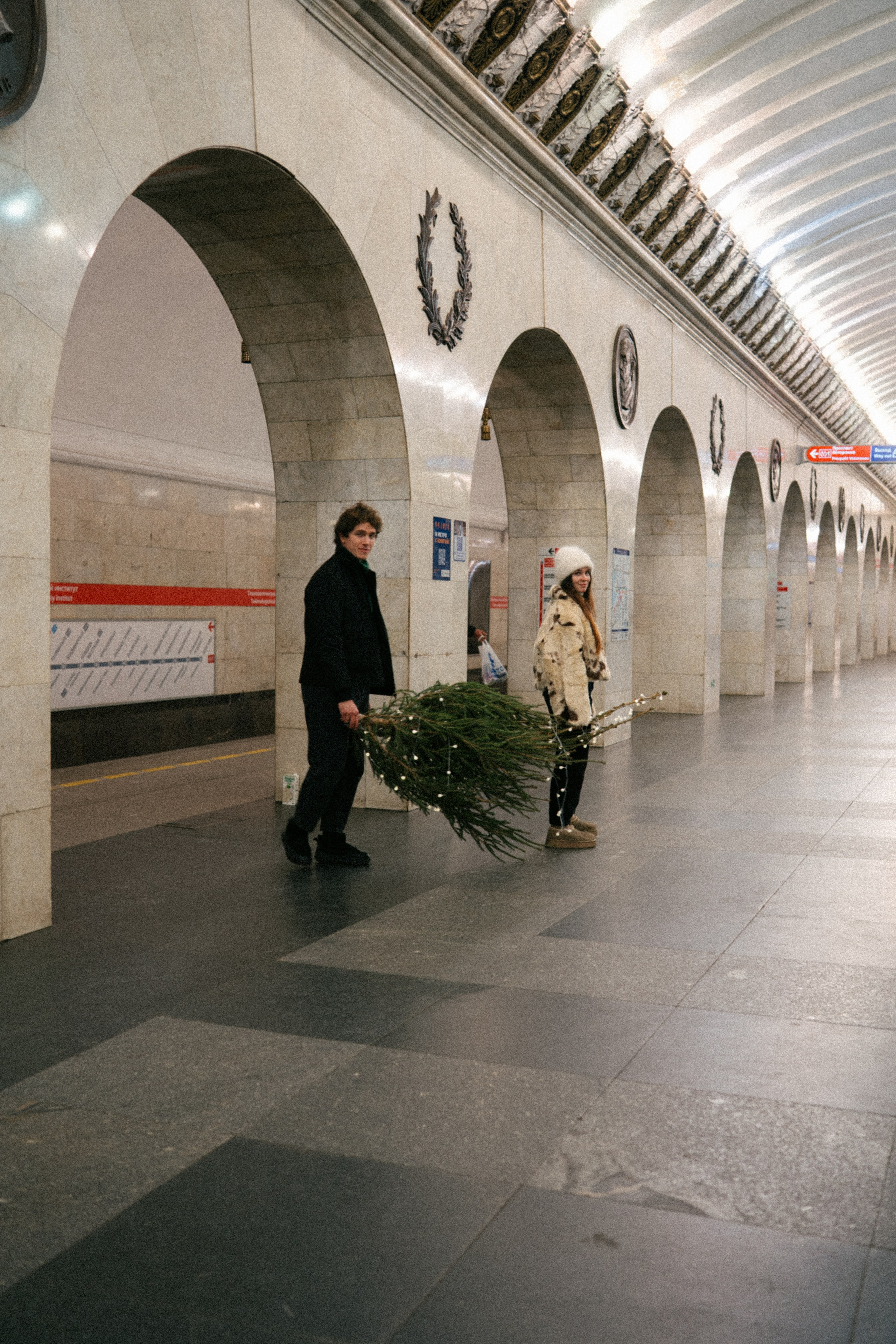 НОВОГОДНЯЯ ПРОГУЛКА ПАРЫ ПО ЧЕРНЫШЕВСКОЙ ПЕРЕД НОВЫМ ГОДОМ. Профессиональный фотограф, Санкт-Петербург — Виктория Богомолова