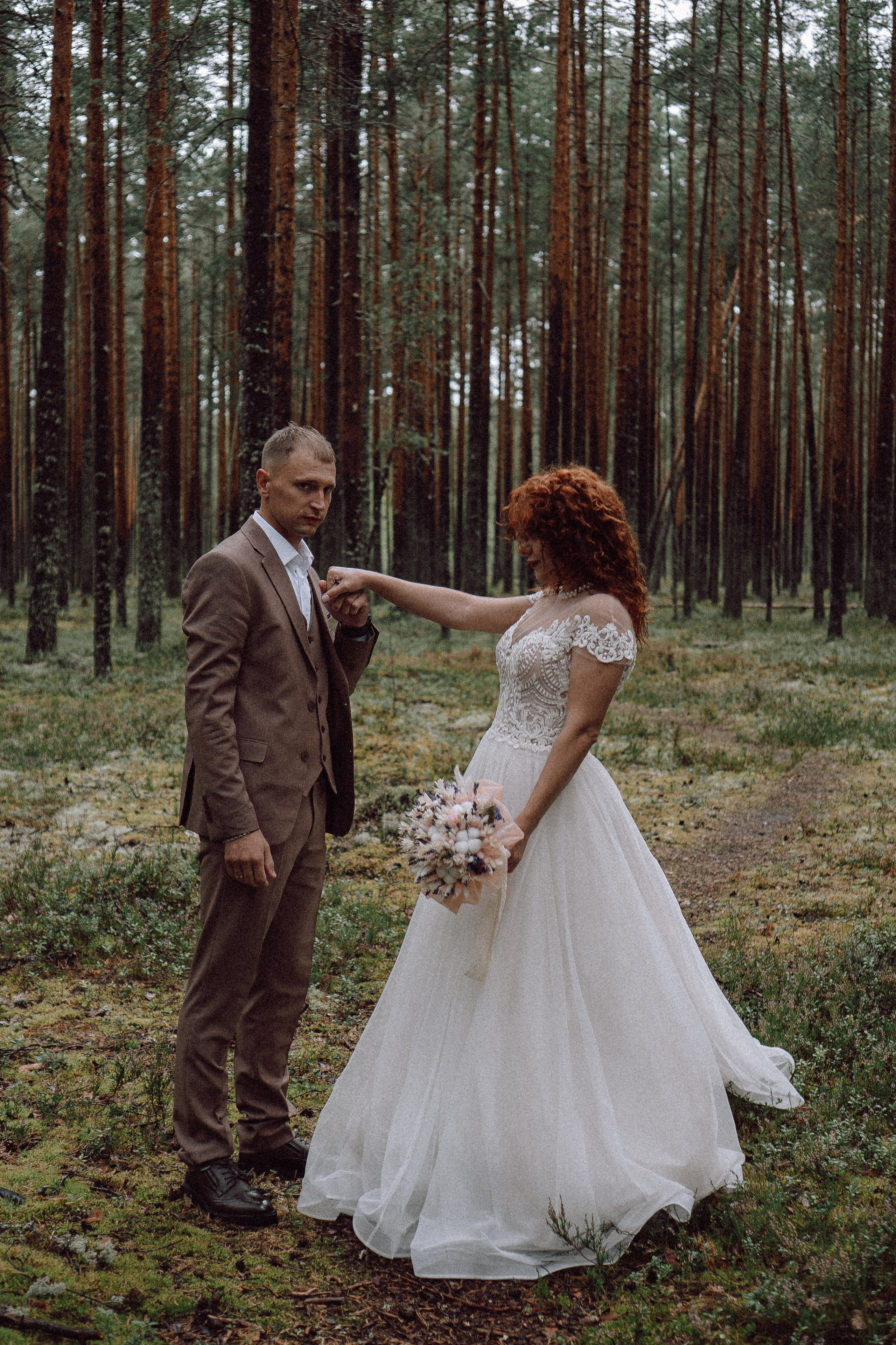 СВАДЕБНАЯ ФОТОСЕССИИЯ ПАРЫ В ГОРОДЕ ПРИОЗЕРСК В СОСНОВОМ ЛЕСУ И С ПИКАПОМ. Профессиональный фотограф, Санкт-Петербург — Виктория Богомолова