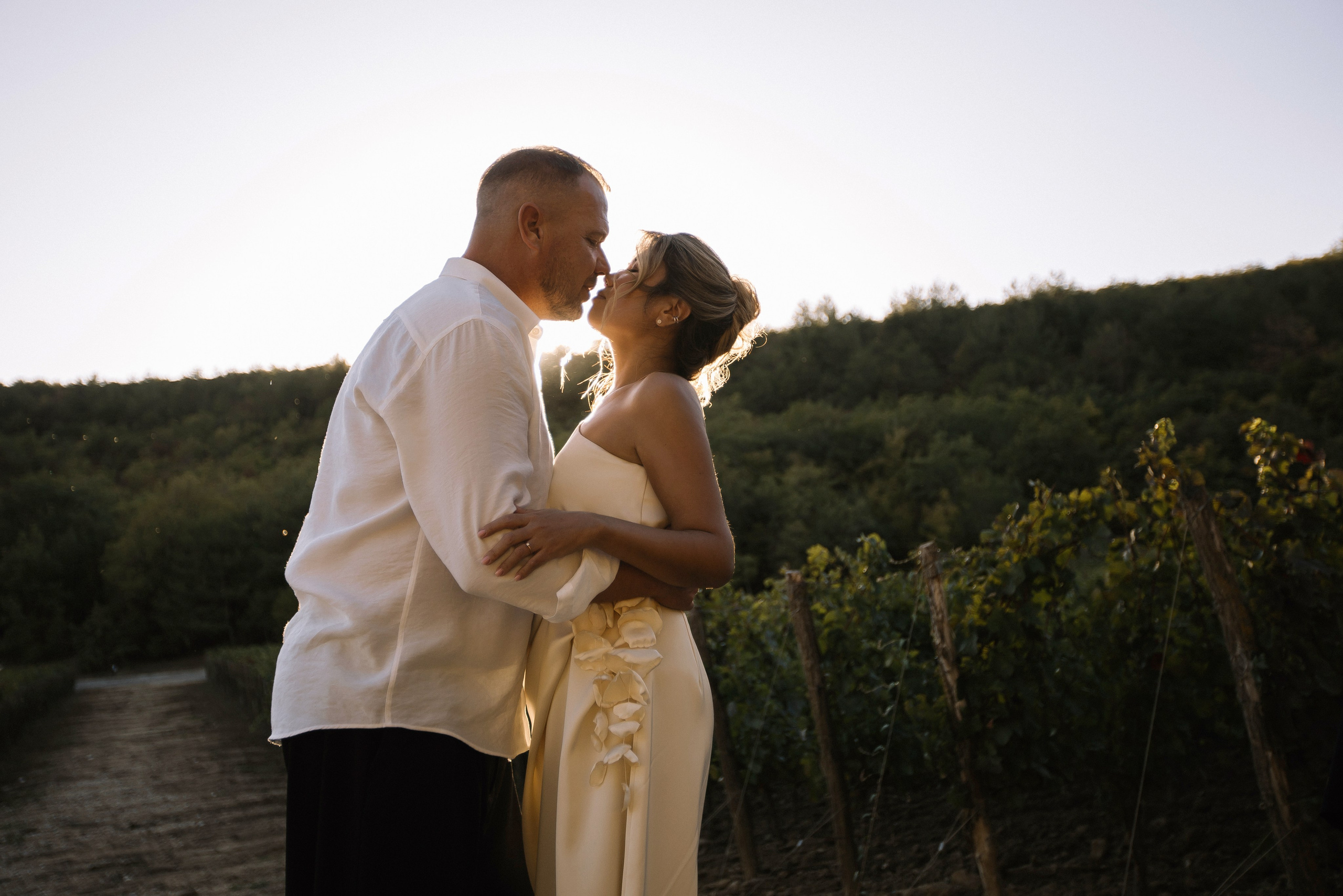 Александр и Гузель. Свадьба для двоих. Винодельня AYA. Фотограф Анна Лейман. Севастополь