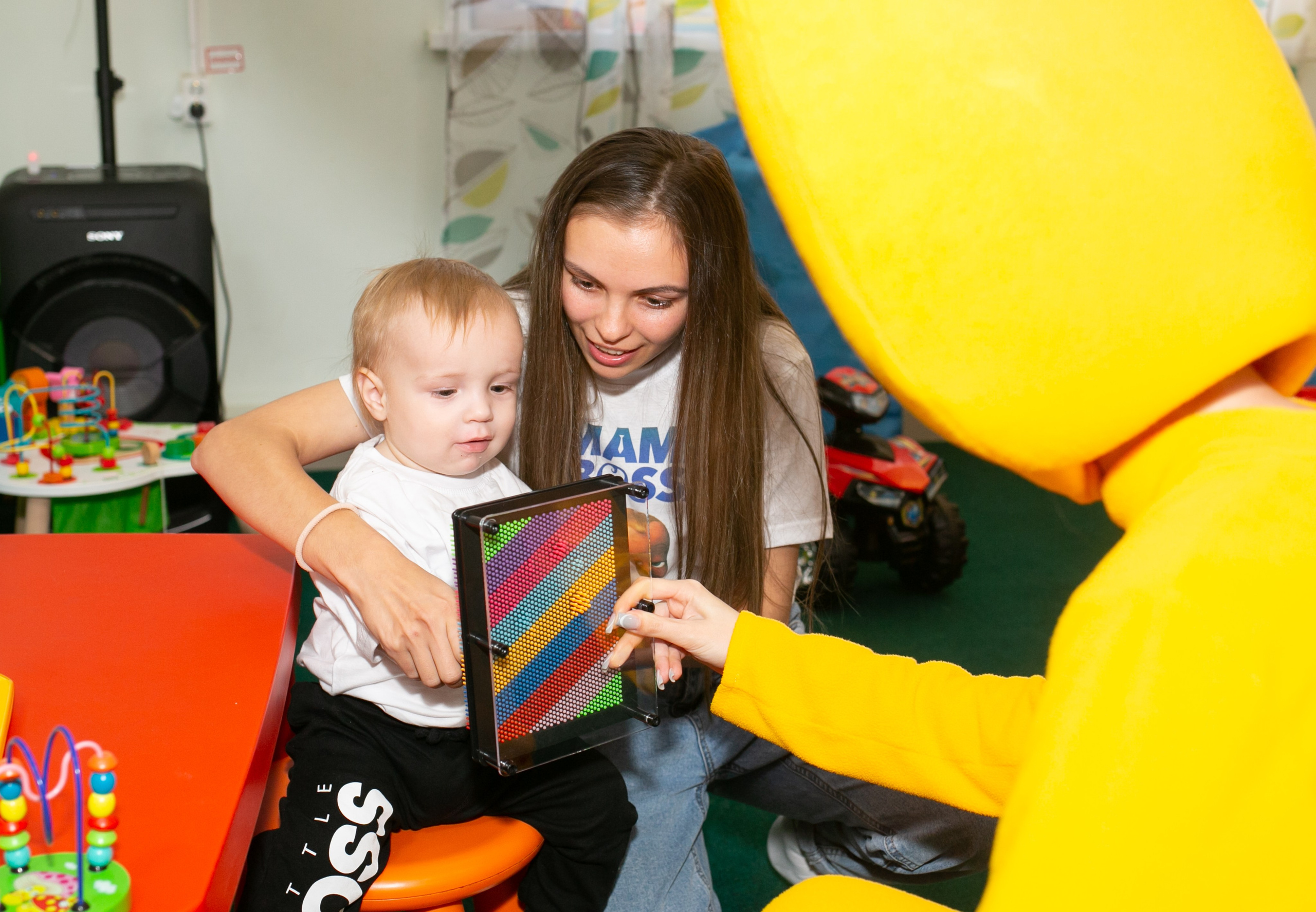 Белый кролик. Пикачу. Фотограф новорожденных и семейный фотограф НСО г. Бердск Марина Львова