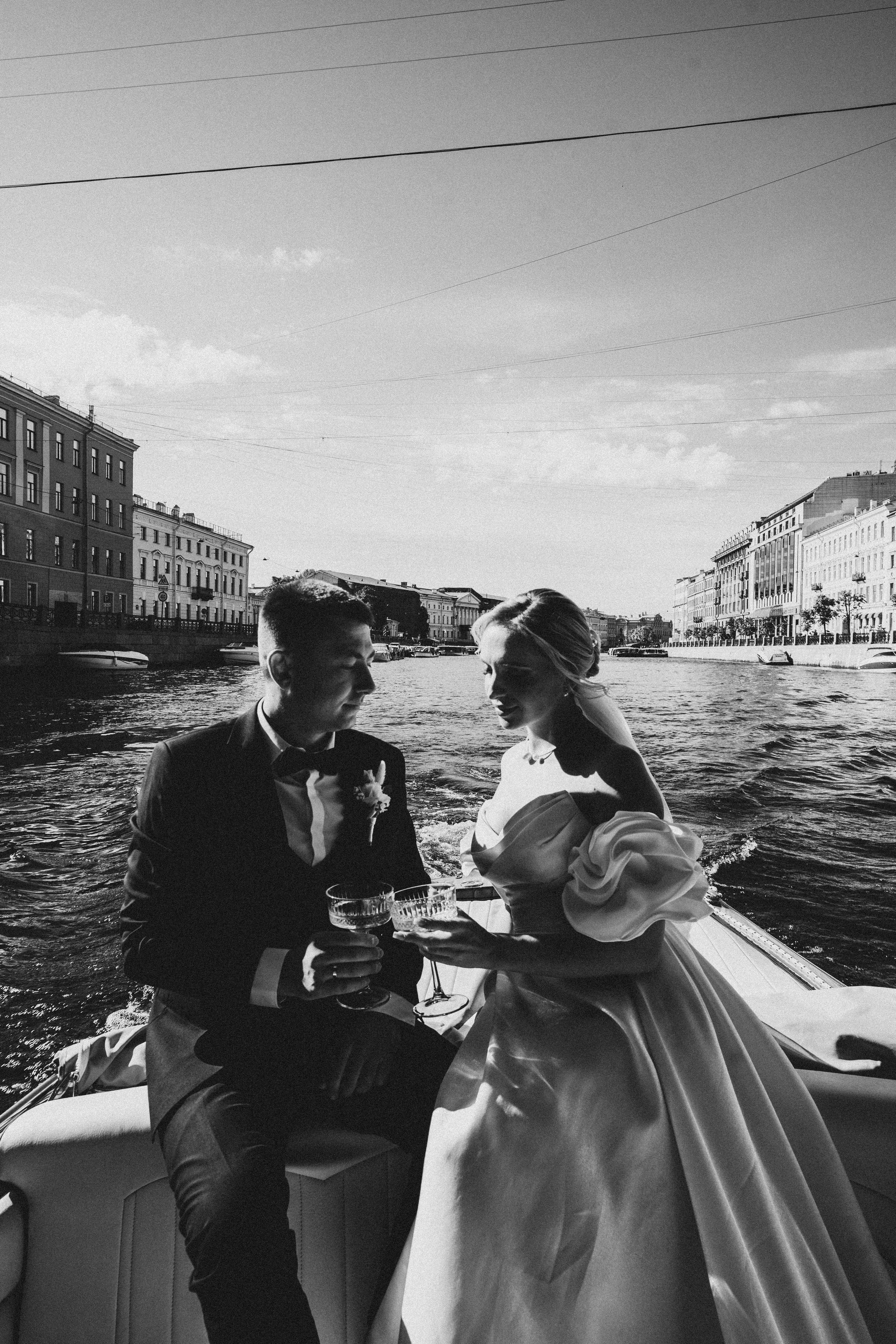 СВАДЕНБНАЯ СЬЕМКА НА КАТЕРЕ ПО КАНАЛАМ САНКТ-ПЕТЕРБУРГА И В АКВАТОРИИ НЕВЫ. Профессиональный фотограф, Санкт-Петербург — Виктория Богомолова