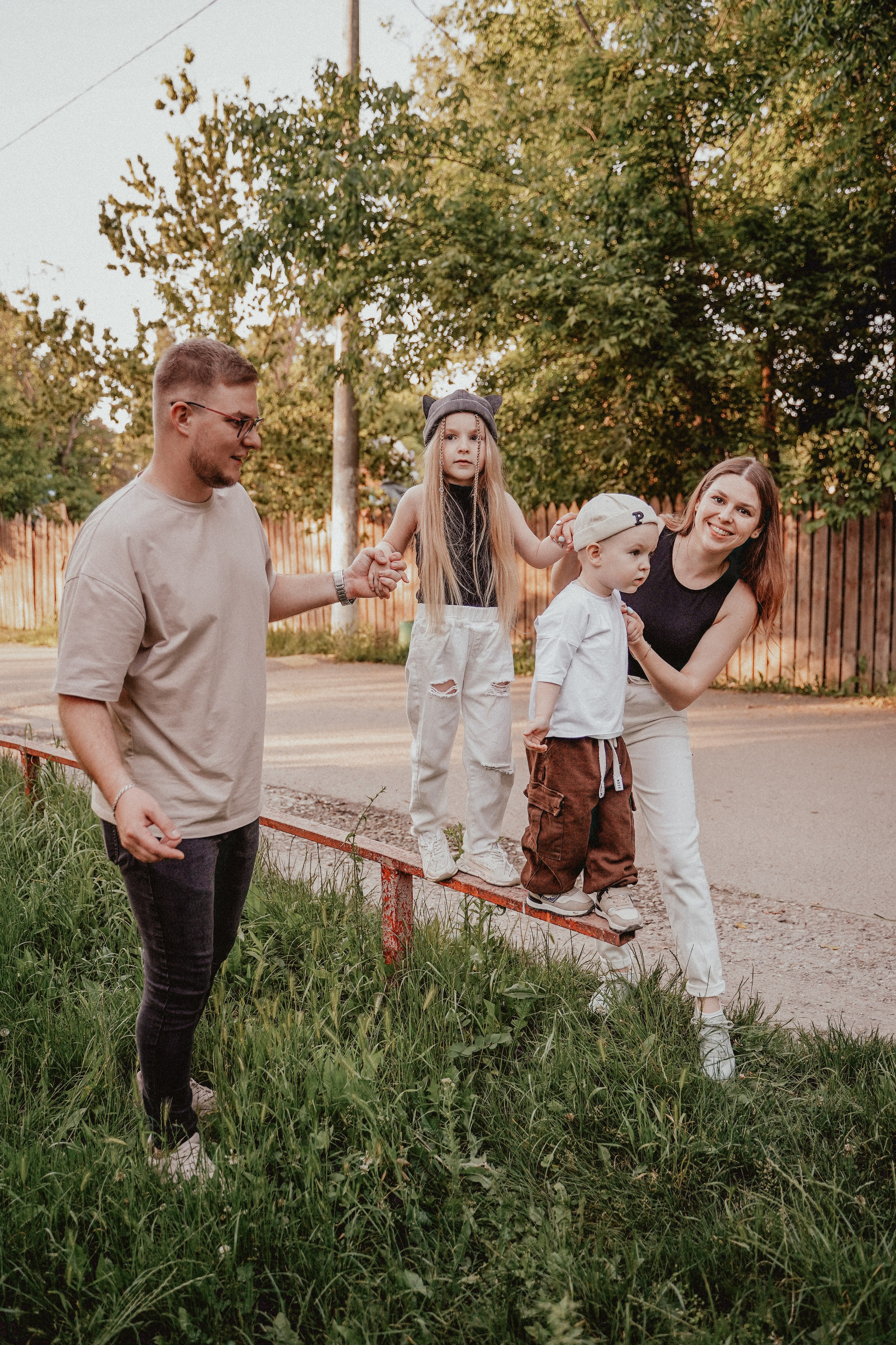Семейная фотосессия со скейтом и самокатом. Семейный и женский фотограф в Краснодаре Анастасия Приймак