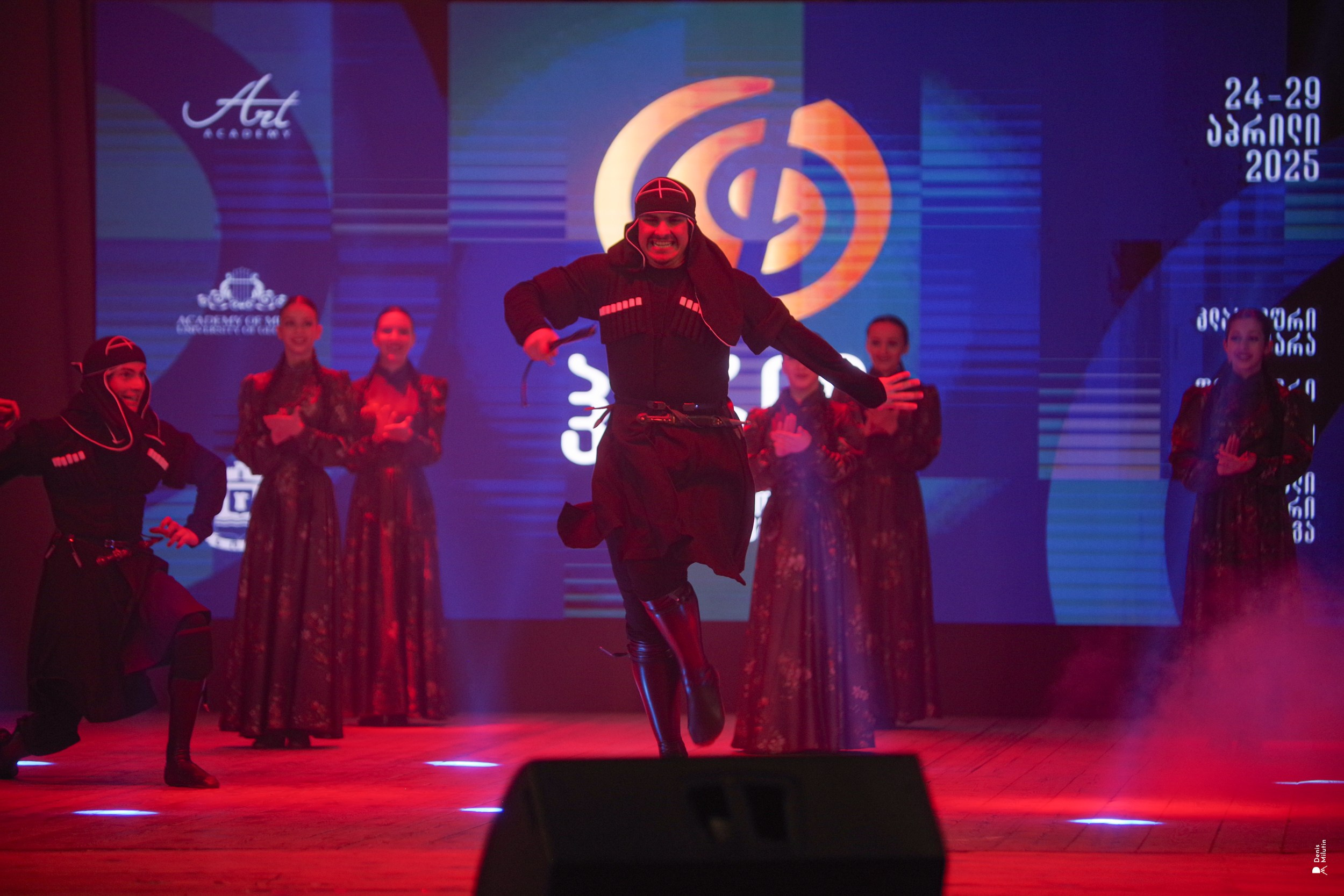 Танцы в Хоби. Портретный фотограф Денис Милютин