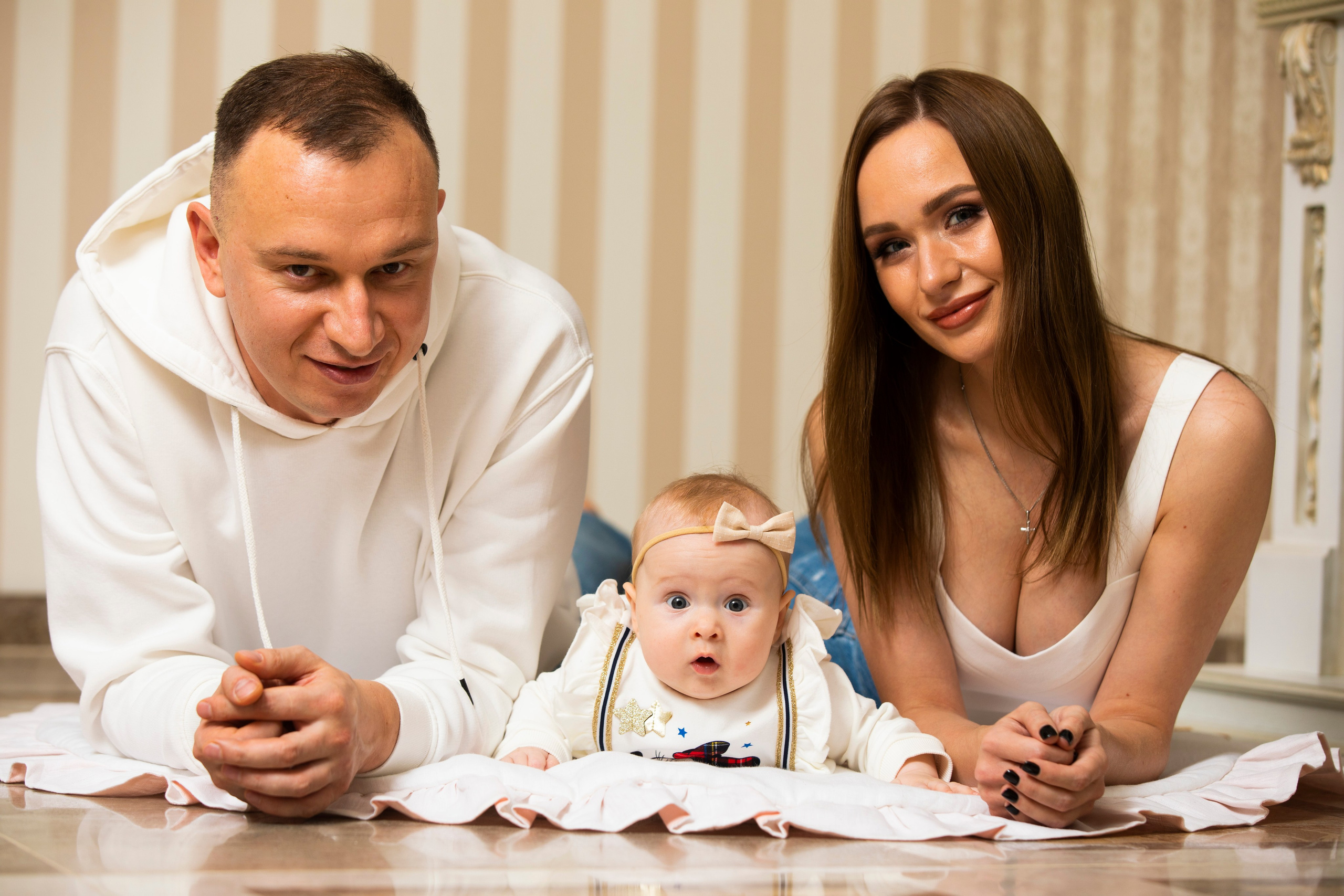 Семейные фото у Вас дома «Ася Игорь Алина ". ФОТОХУДОЖНИК