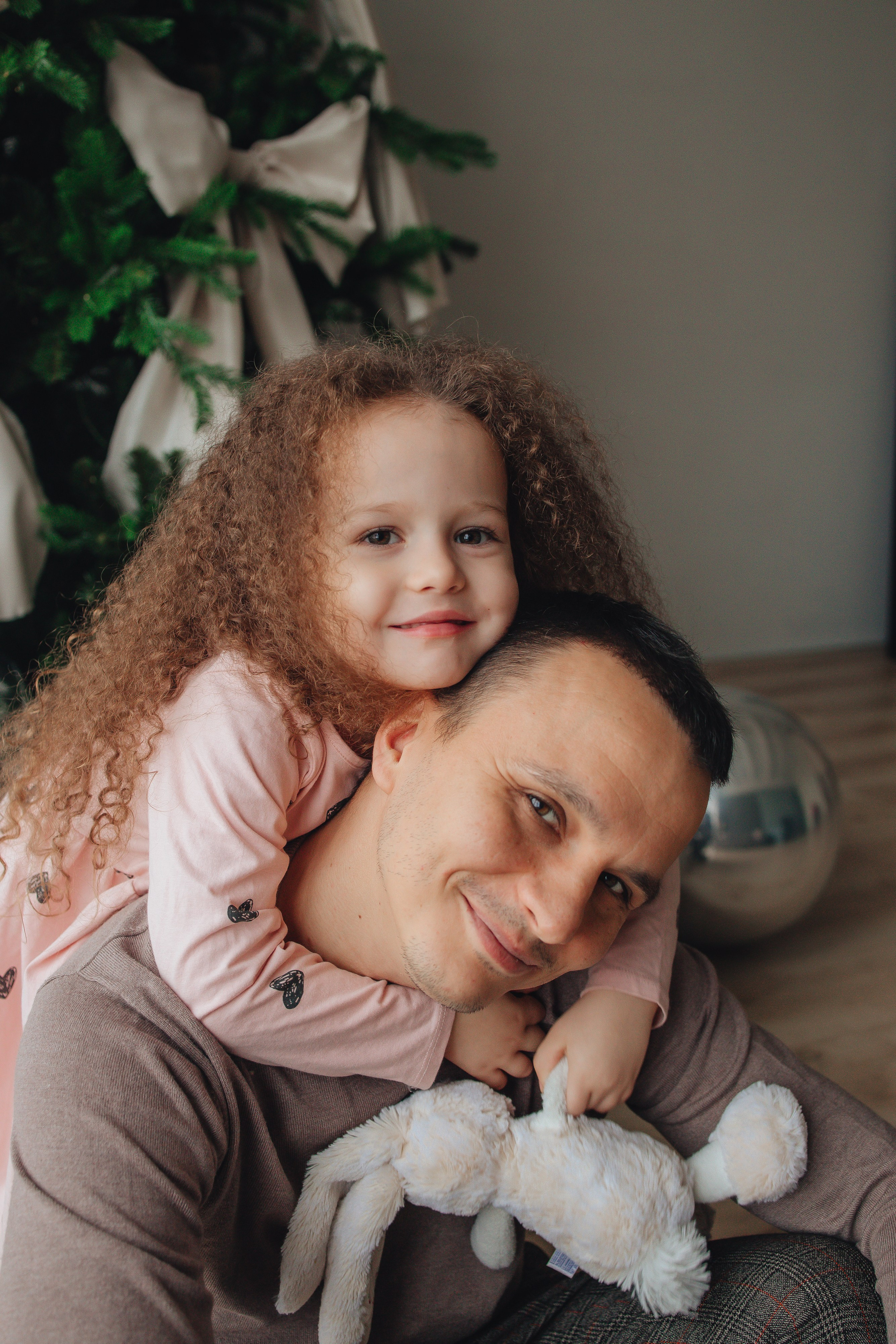 В ожидании сестренки перед Новым годом. Фотограф Новосибирск