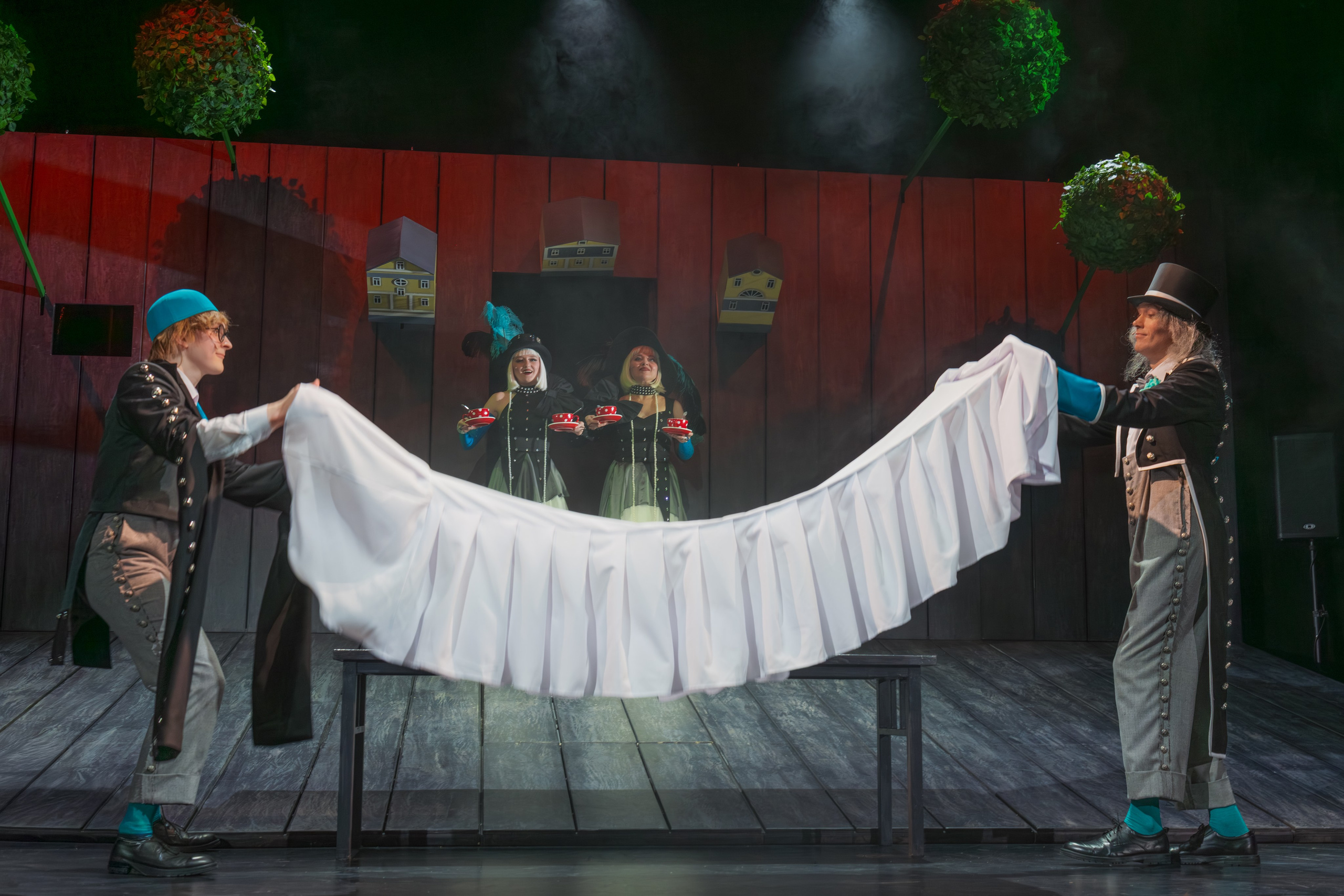 Театр Терезы Дуровой: Ревизор. Сайт фотографа Сергея Абрамова