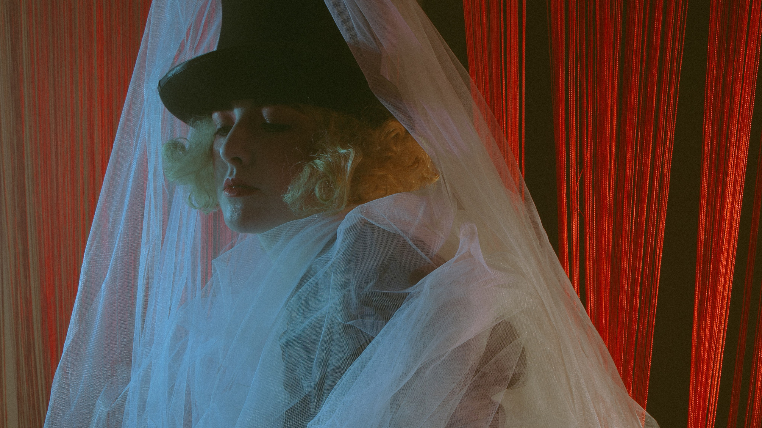 Красные нити. Allirubrum