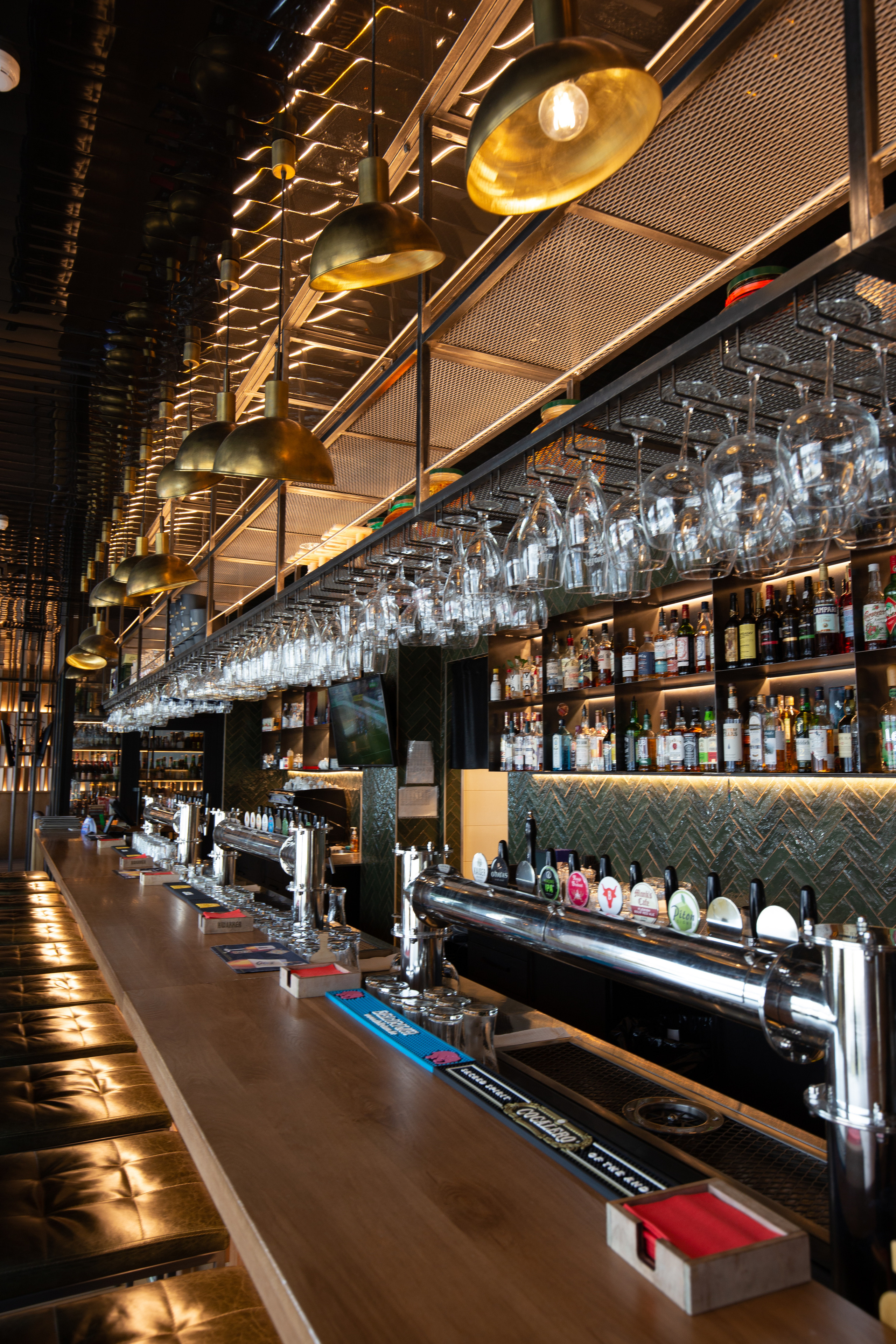 Ресторан Kwakker: пиво, еда, вино. Полина Носкова интерьерный фотограф