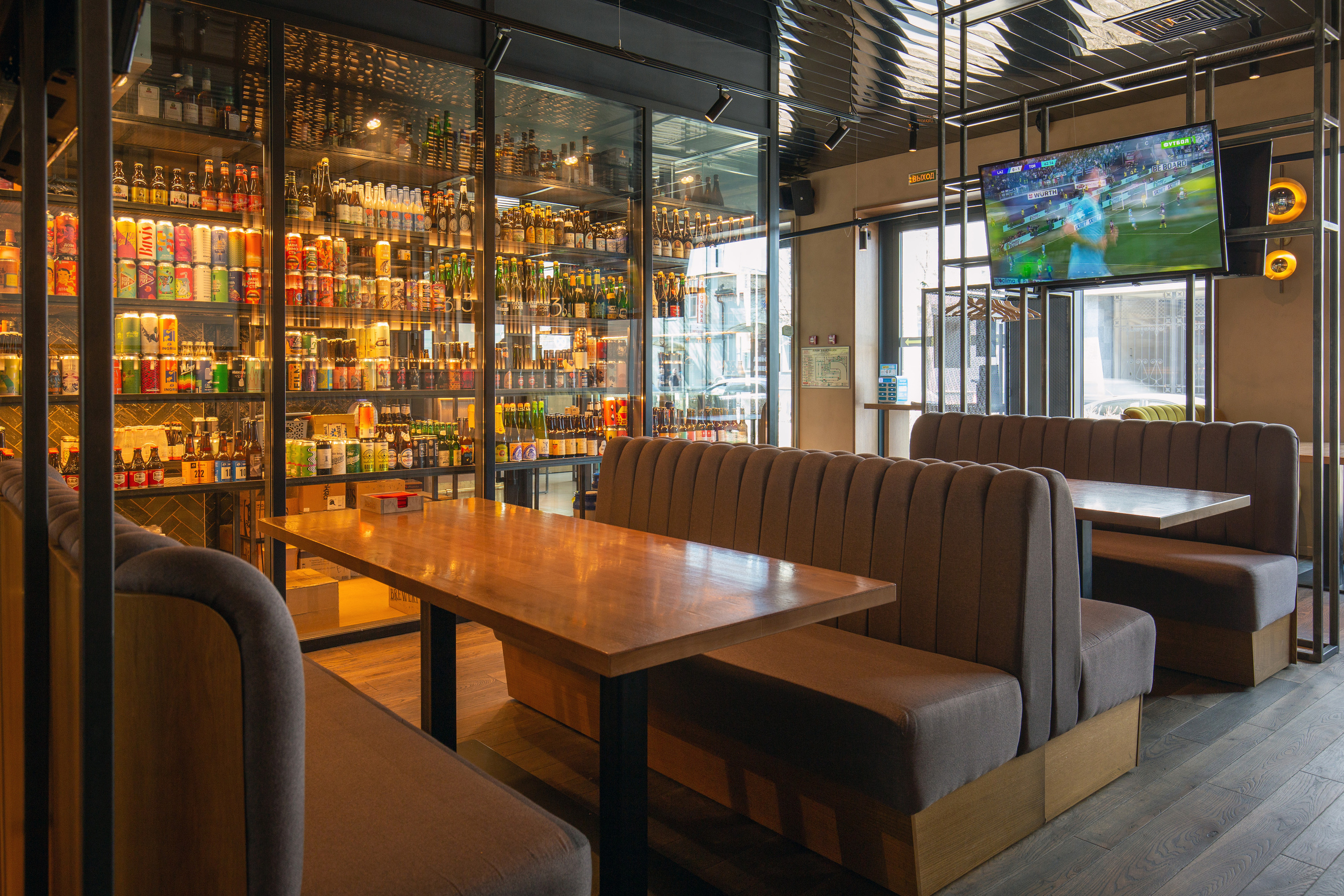 Ресторан Kwakker: пиво, еда, вино. Полина Носкова интерьерный фотограф