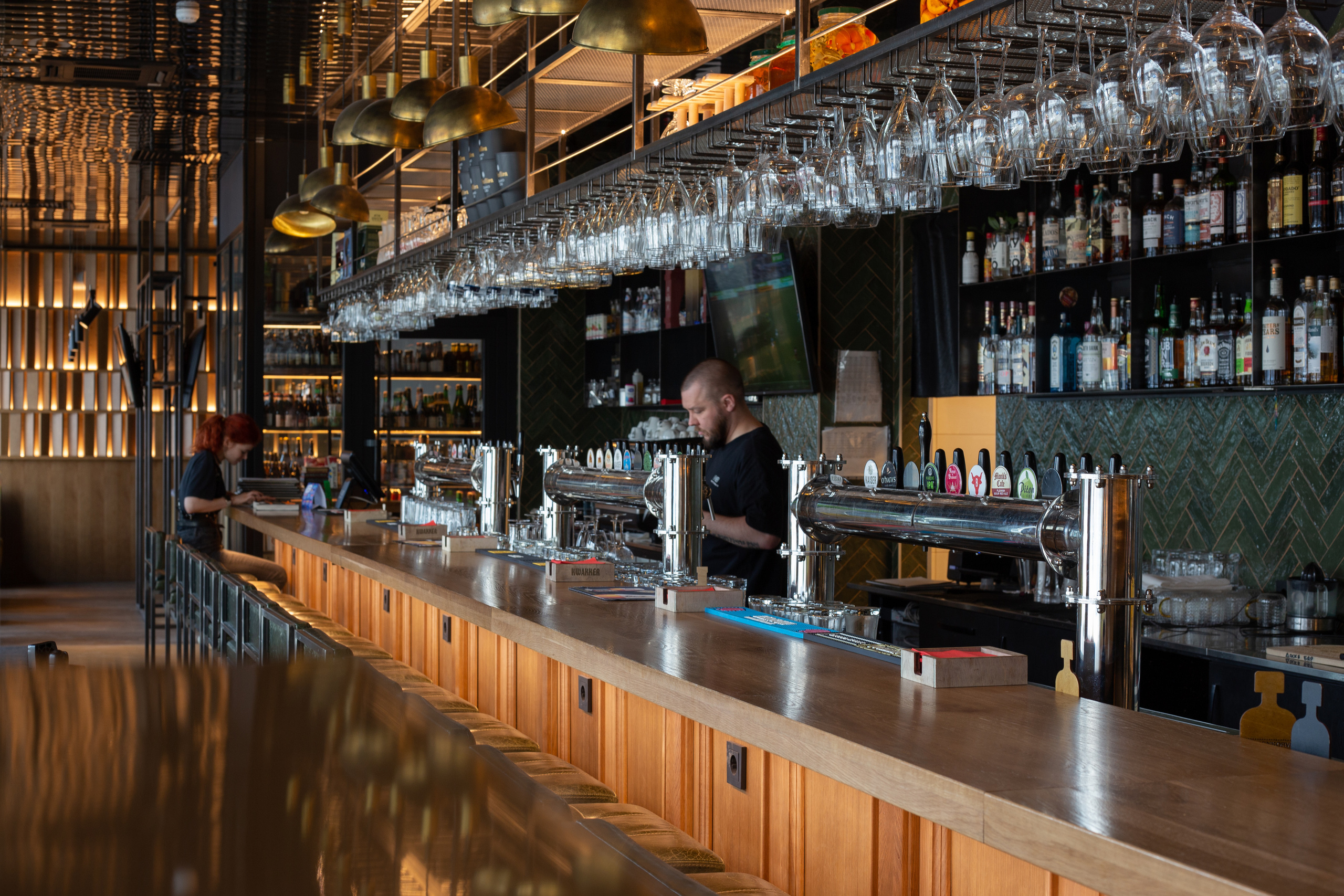 Ресторан Kwakker: пиво, еда, вино. Полина Носкова интерьерный фотограф