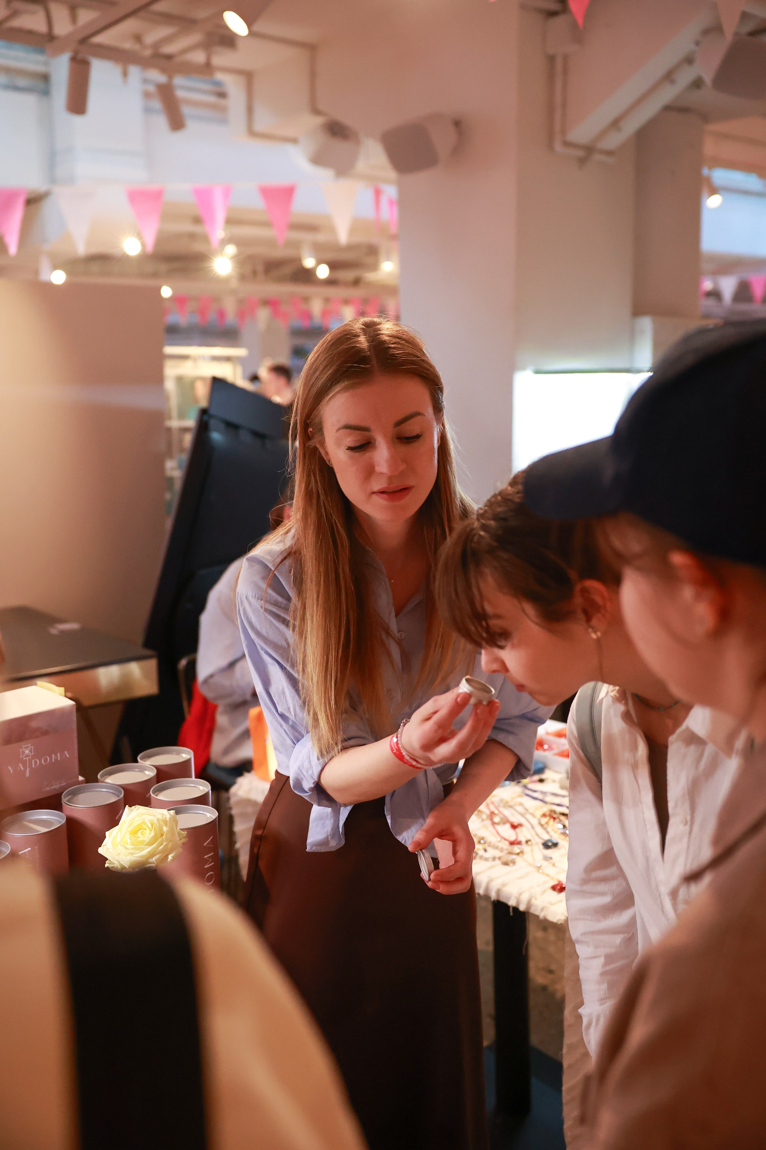 7–8 марта 2025 в пространстве «Три вокзала. Депо» / День 1 / фото Саша Жукова. Фотоотчеты «Ламбада-маркета»