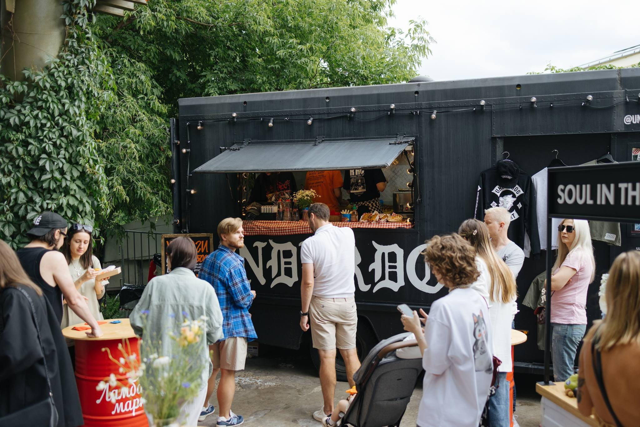 22–23 июня 2024 в пространстве YAUZA / День 2 / фото Валера Белобеев. Фотоотчеты «Ламбада-маркета»