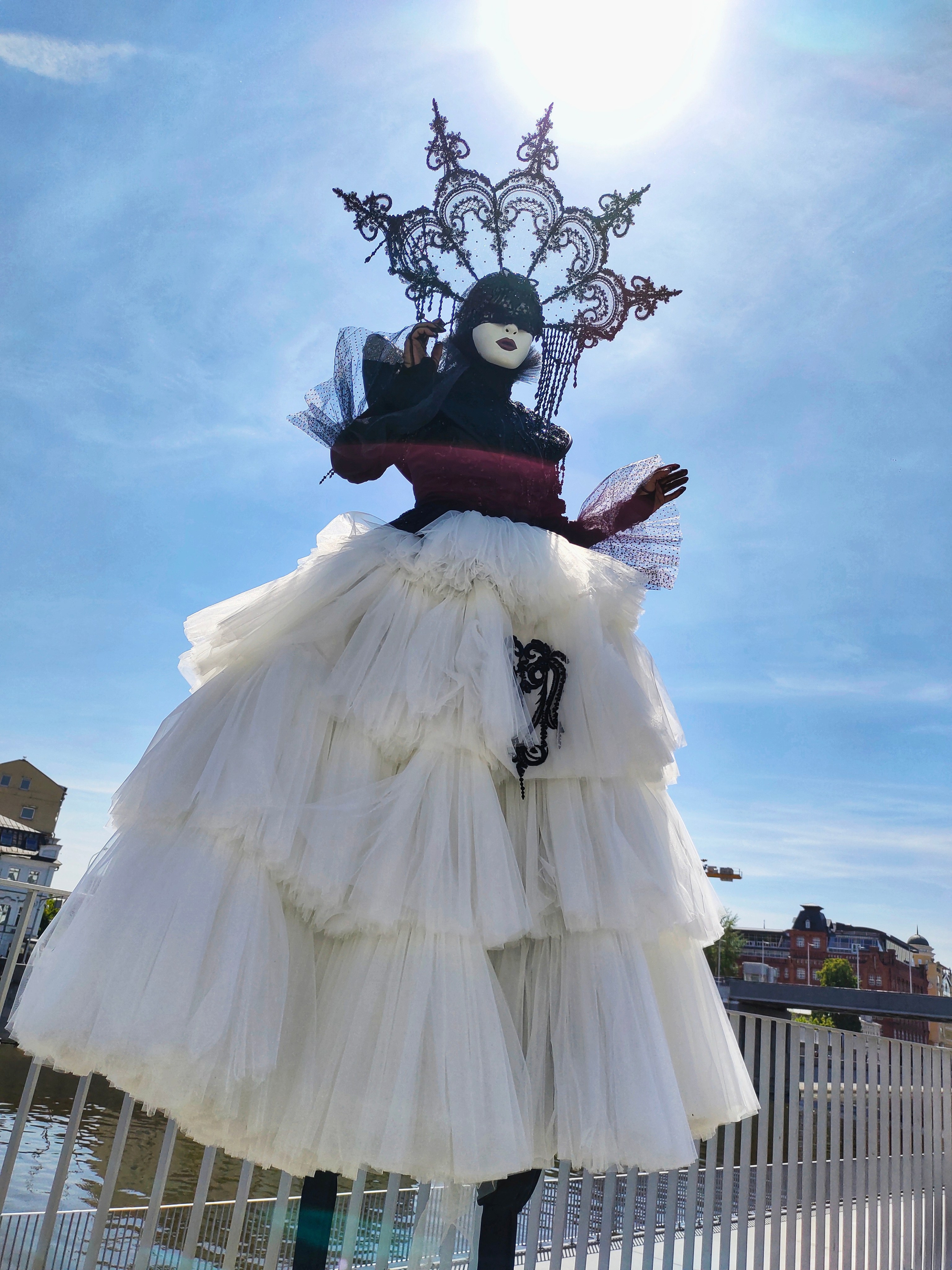 Персонаж Сажа. Мимы и Ходулисты на встречу гостей. Москва