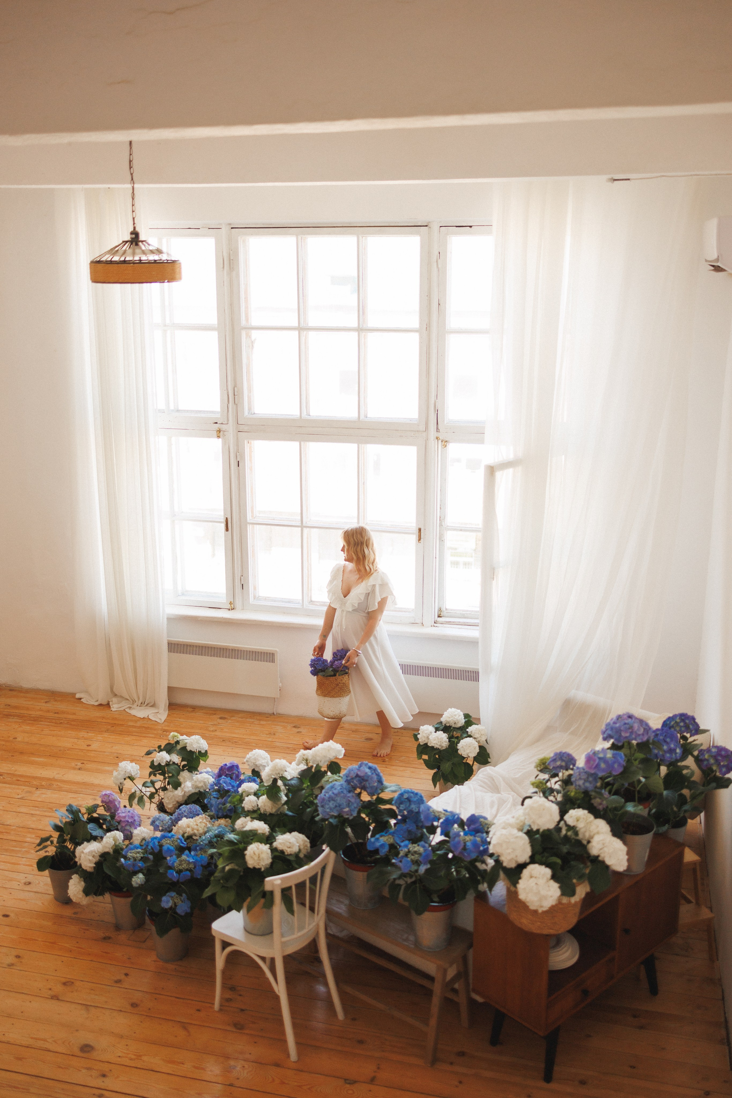 Фотосессия с живыми цветами Гортензии в фотостудии Space JOBS, город Краснодар. Семейный и детский фотограф в Краснодаре Анна Трашкова