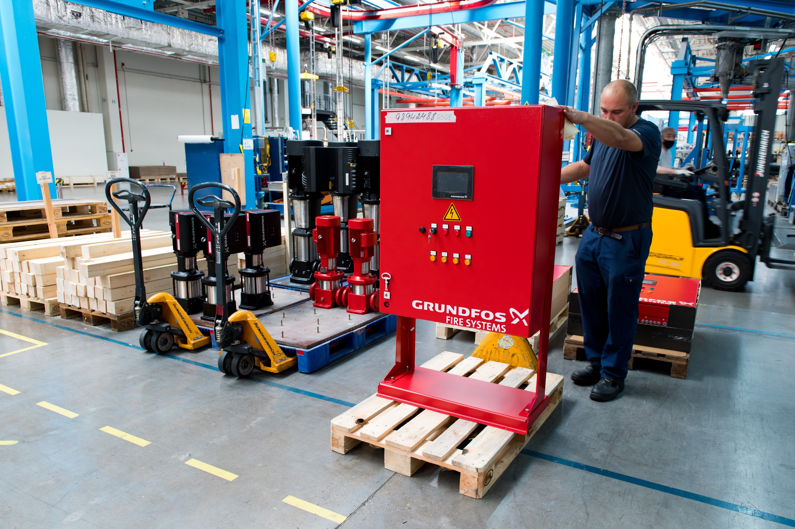 Производство Grundfos. Репортажный фотограф и видеограф Слава Думчев. Тимбилдинги, отчетники, корпоративы