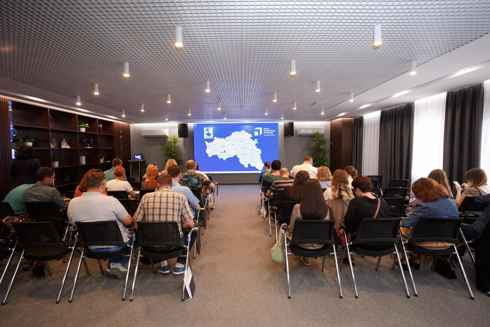 фотосъёмка журналистов на обучении. фоторепортаж с места события, там где фотография главное  в кадре. эмоции и настроение в фотографии.