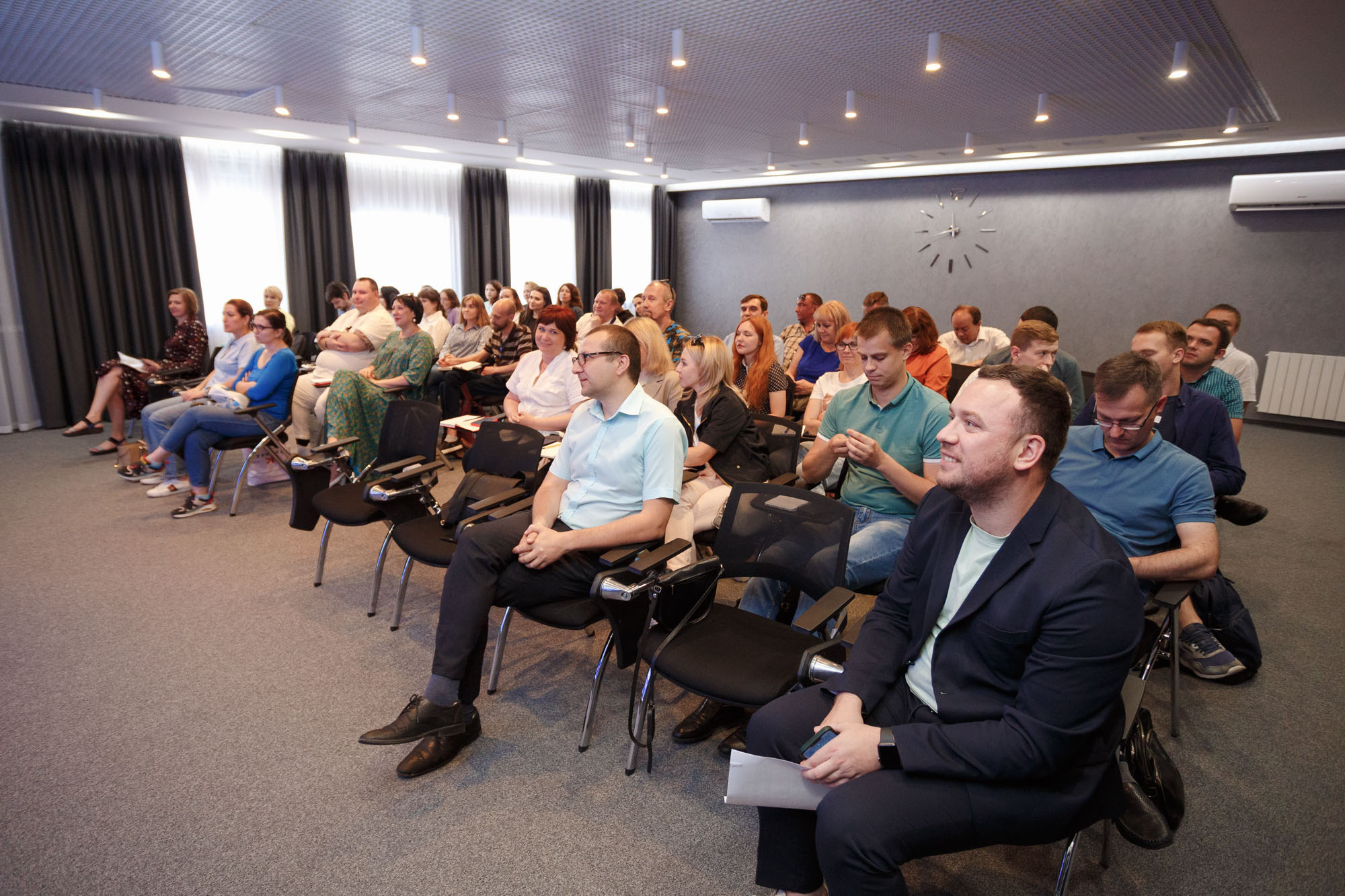 фотосъёмка журналистов на обучении. фоторепортаж с места события, там где фотография главное  в кадре. эмоции и настроение в фотографии.