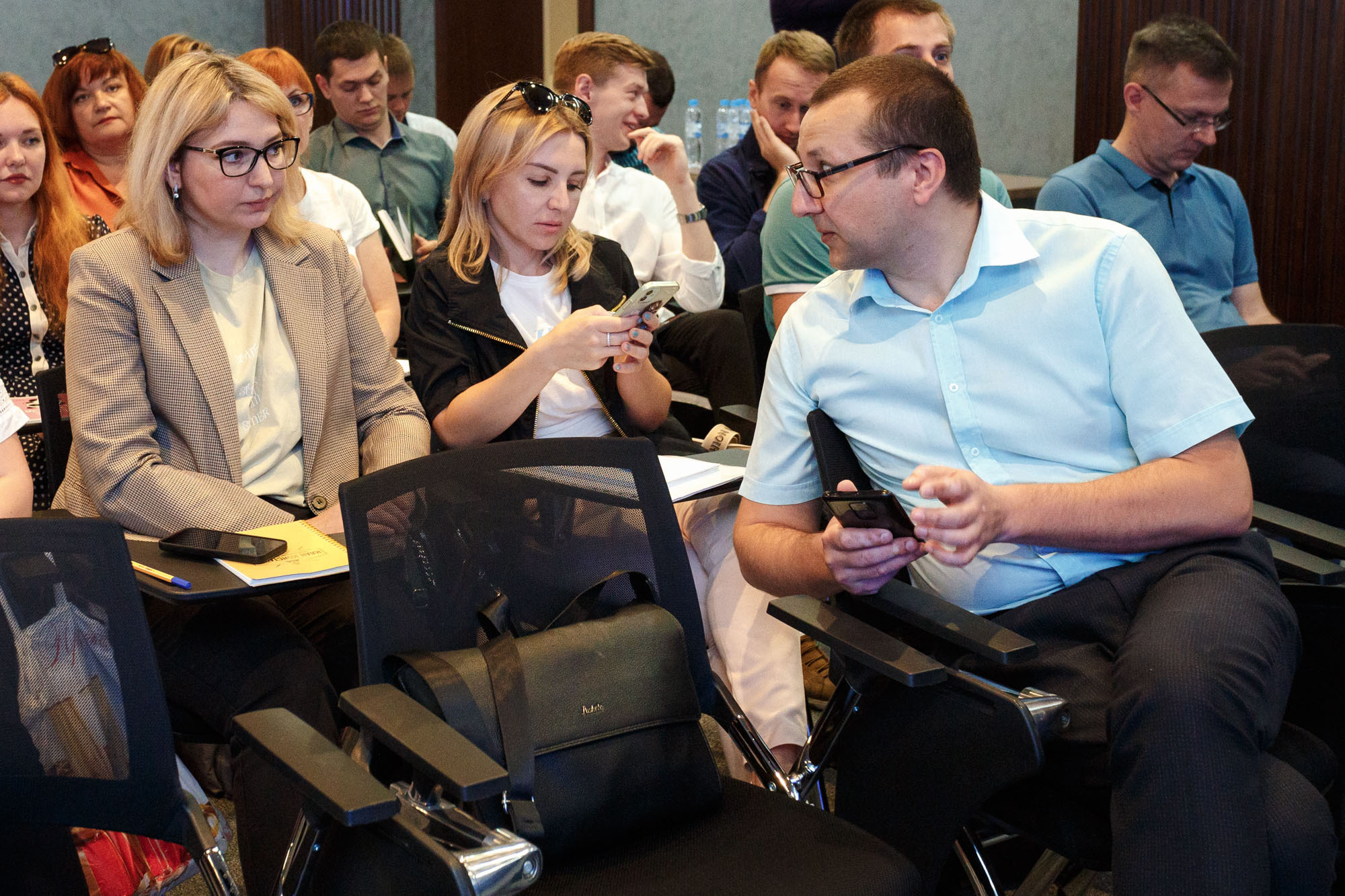 фотосъёмка журналистов на обучении. фоторепортаж с места события, там где фотография главное  в кадре. эмоции и настроение в фотографии.