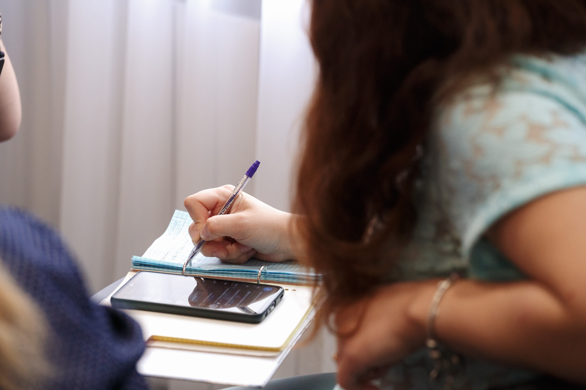 фотосъёмка журналистов на обучении. фоторепортаж с места события, там где фотография главное  в кадре. эмоции и настроение в фотографии.