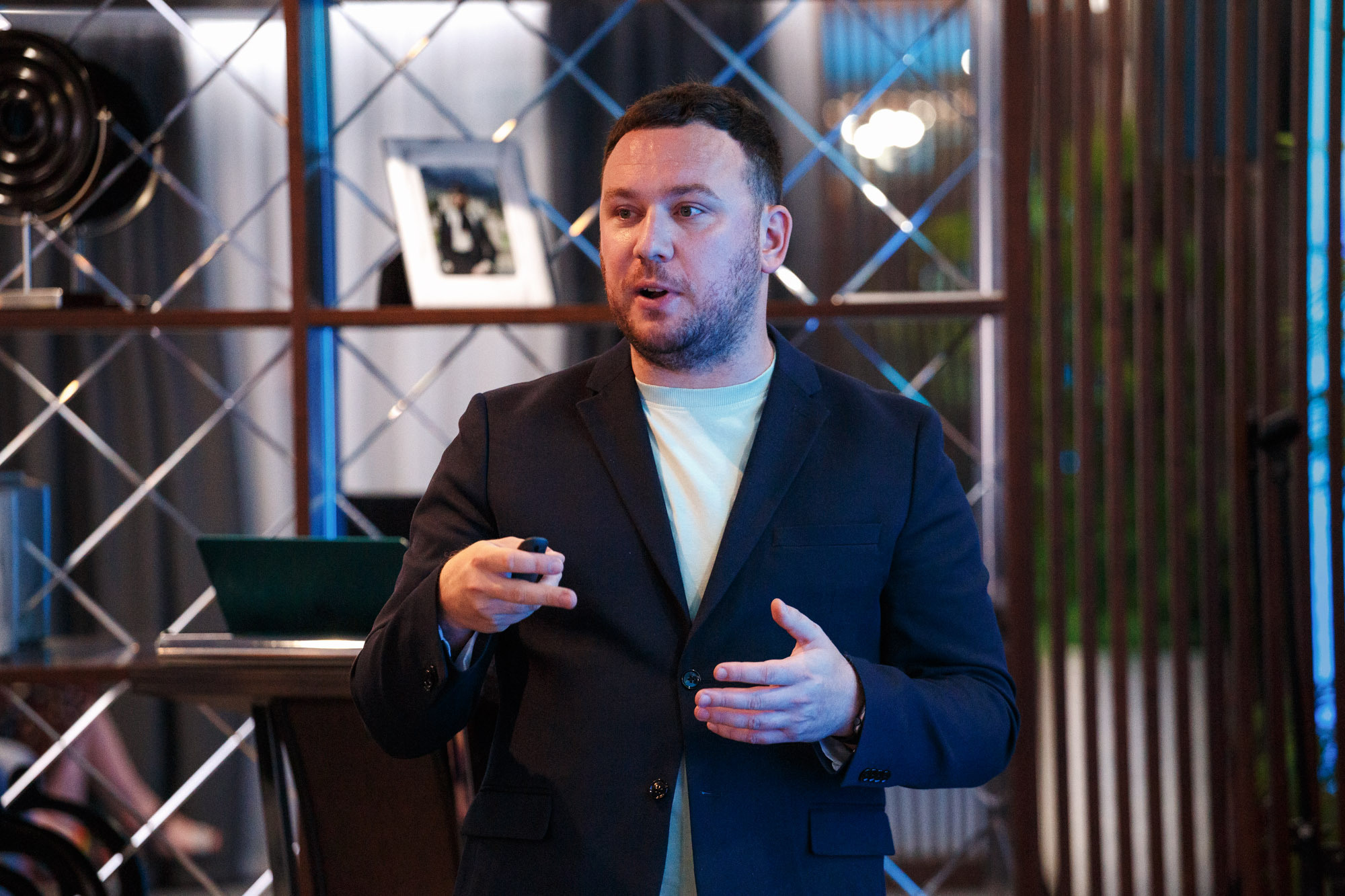 фотосъёмка журналистов на обучении. фоторепортаж с места события, там где фотография главное  в кадре. эмоции и настроение в фотографии.