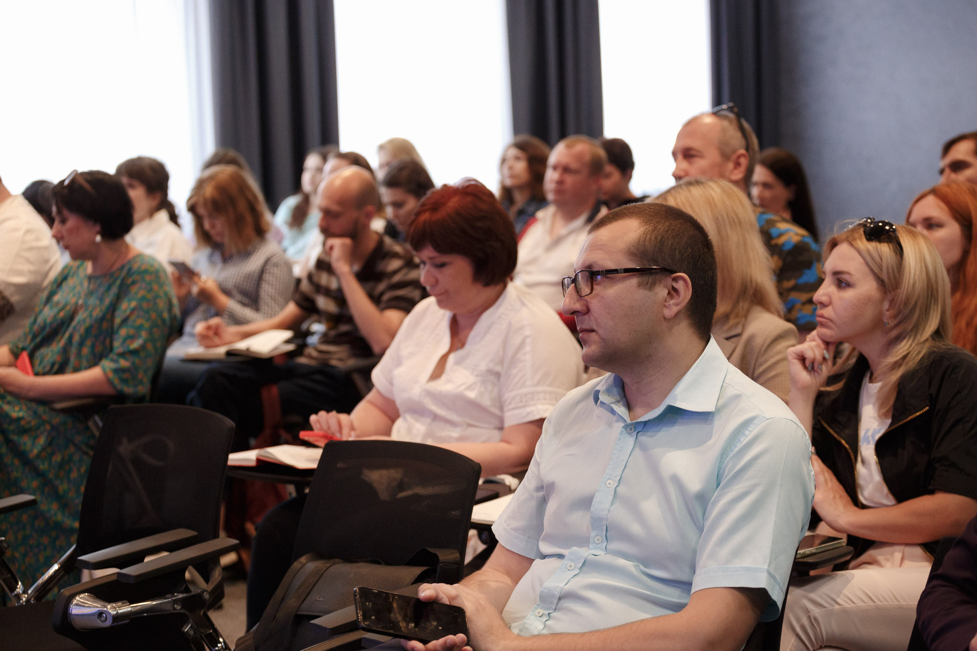 фотосъёмка журналистов на обучении. фоторепортаж с места события, там где фотография главное  в кадре. эмоции и настроение в фотографии.