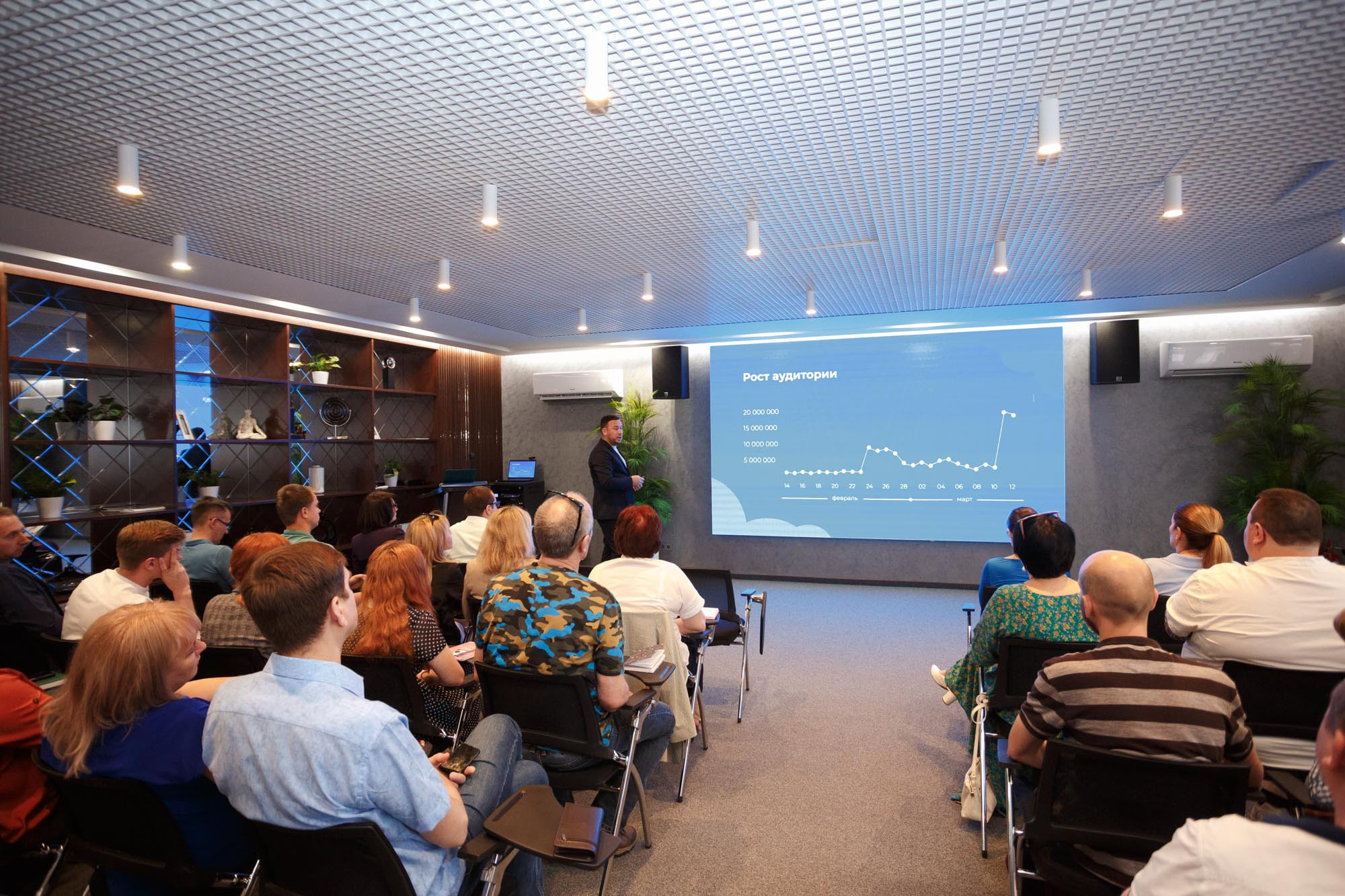 фотосъёмка журналистов на обучении. фоторепортаж с места события, там где фотография главное  в кадре. эмоции и настроение в фотографии.