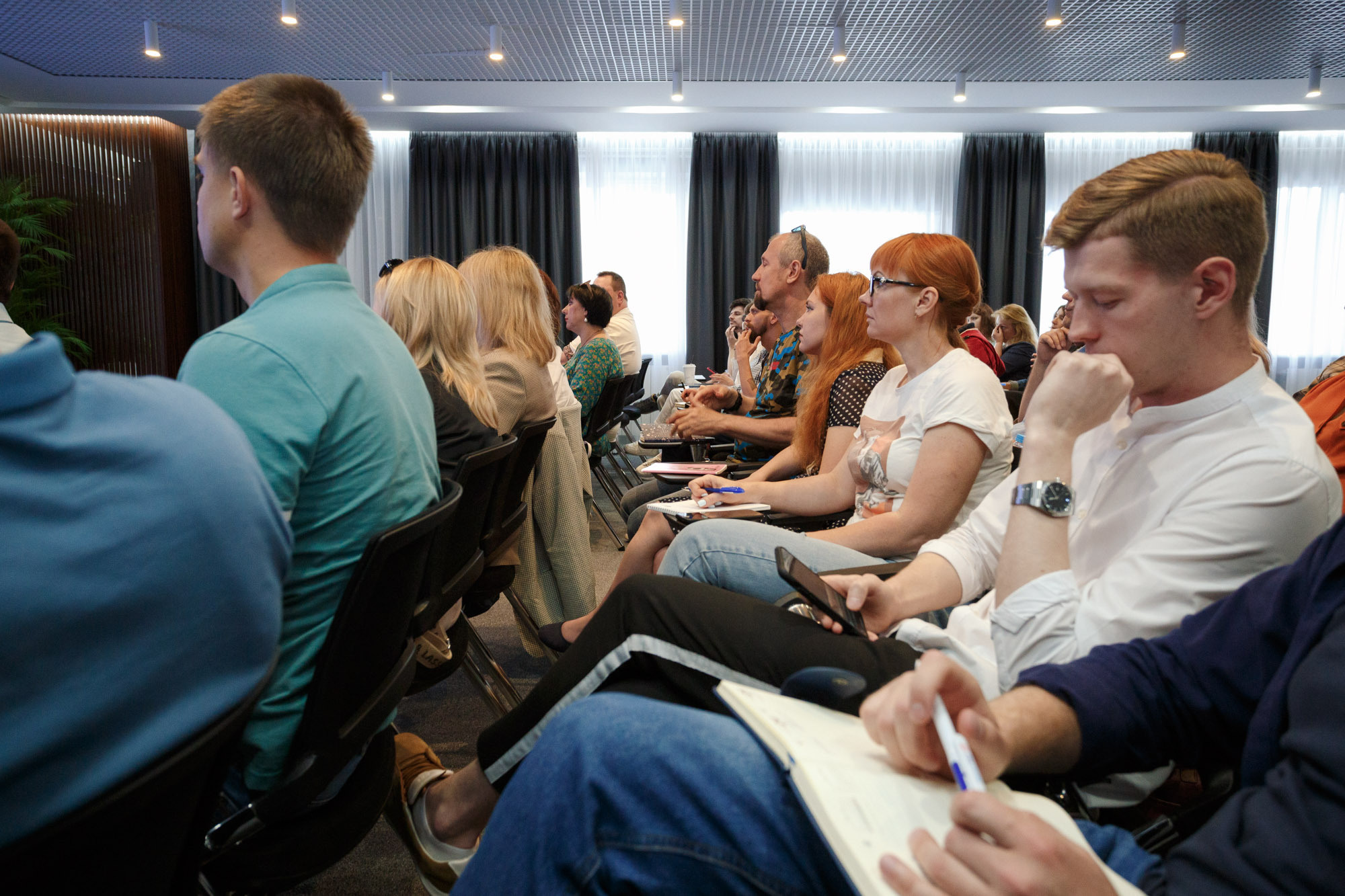 фотосъёмка журналистов на обучении. фоторепортаж с места события, там где фотография главное  в кадре. эмоции и настроение в фотографии.