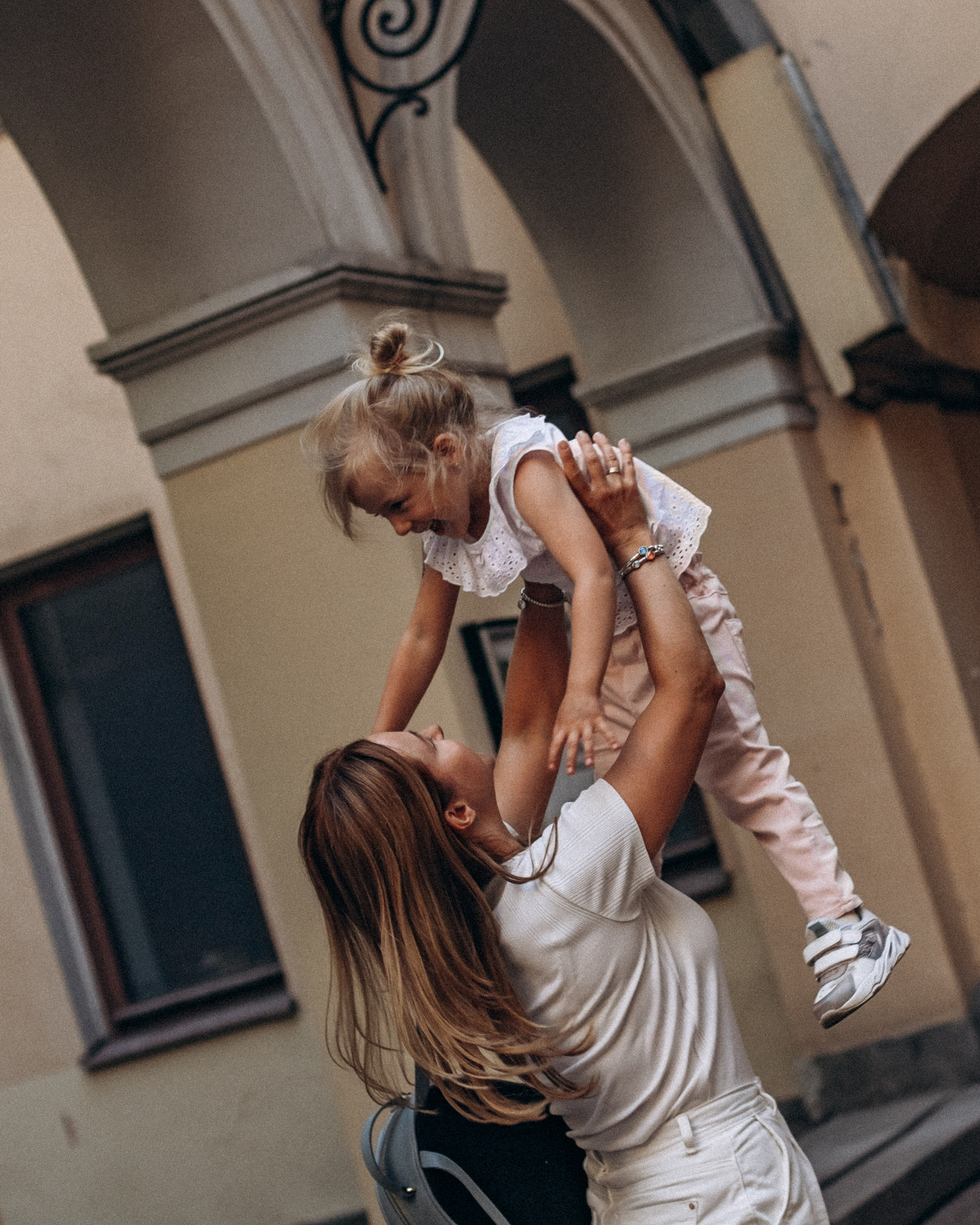 Дарья с семьей в июне. Фотопрогулка в Петербурге. Индивидуальный и семейный фотограф в Санкт-Петербурге